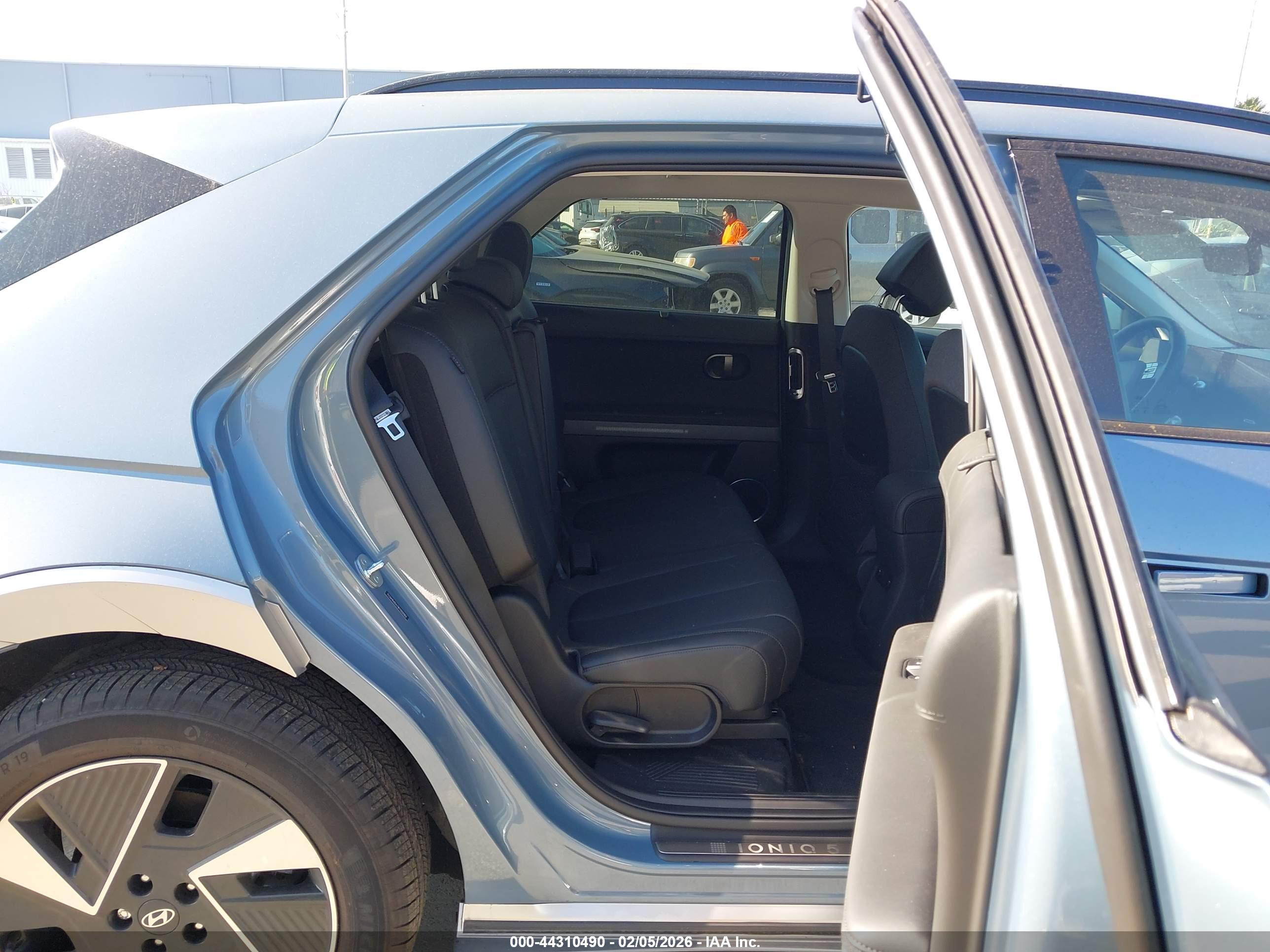 HYUNDAI IONIQ image 8