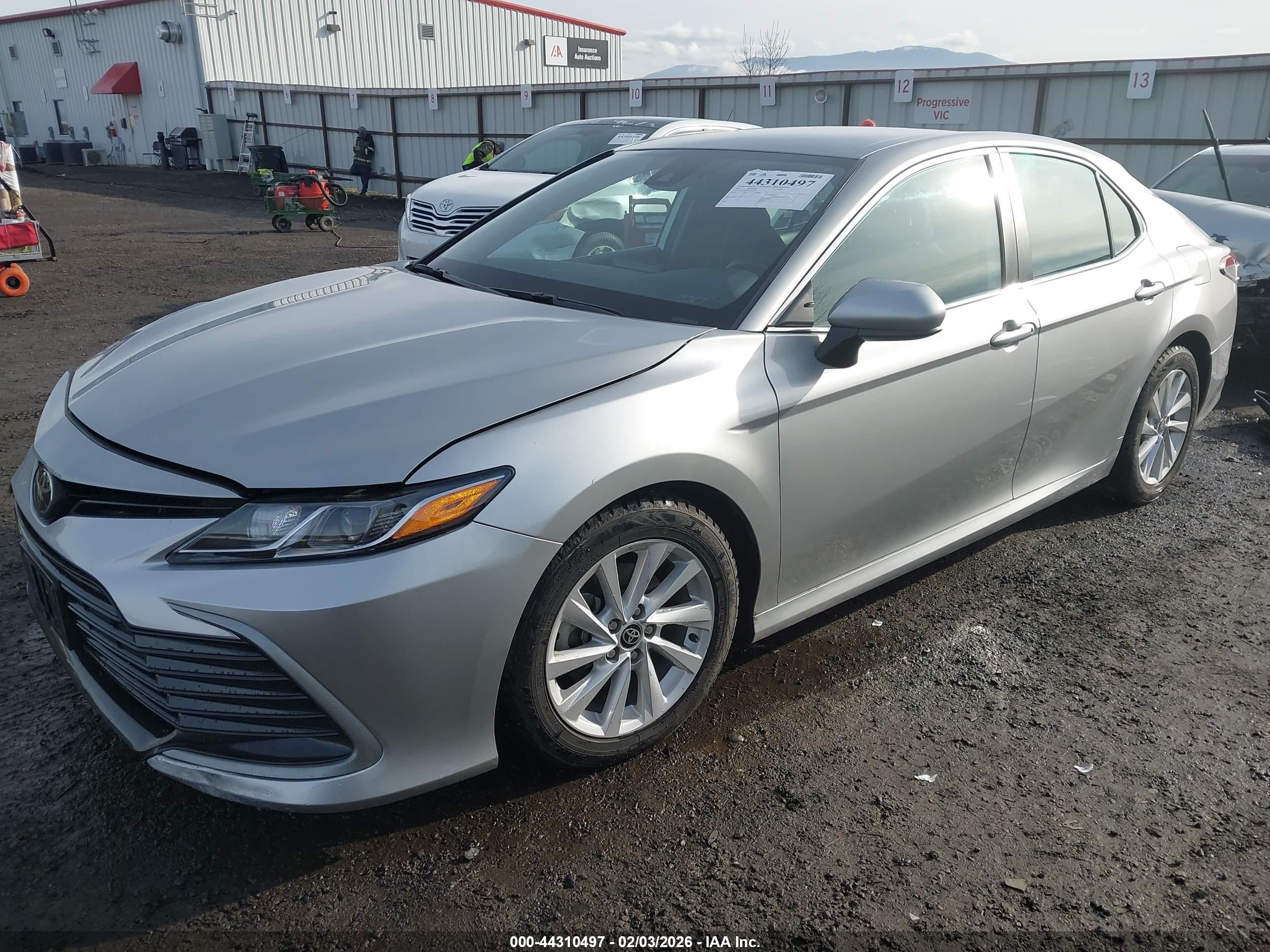 TOYOTA CAMRY image 2