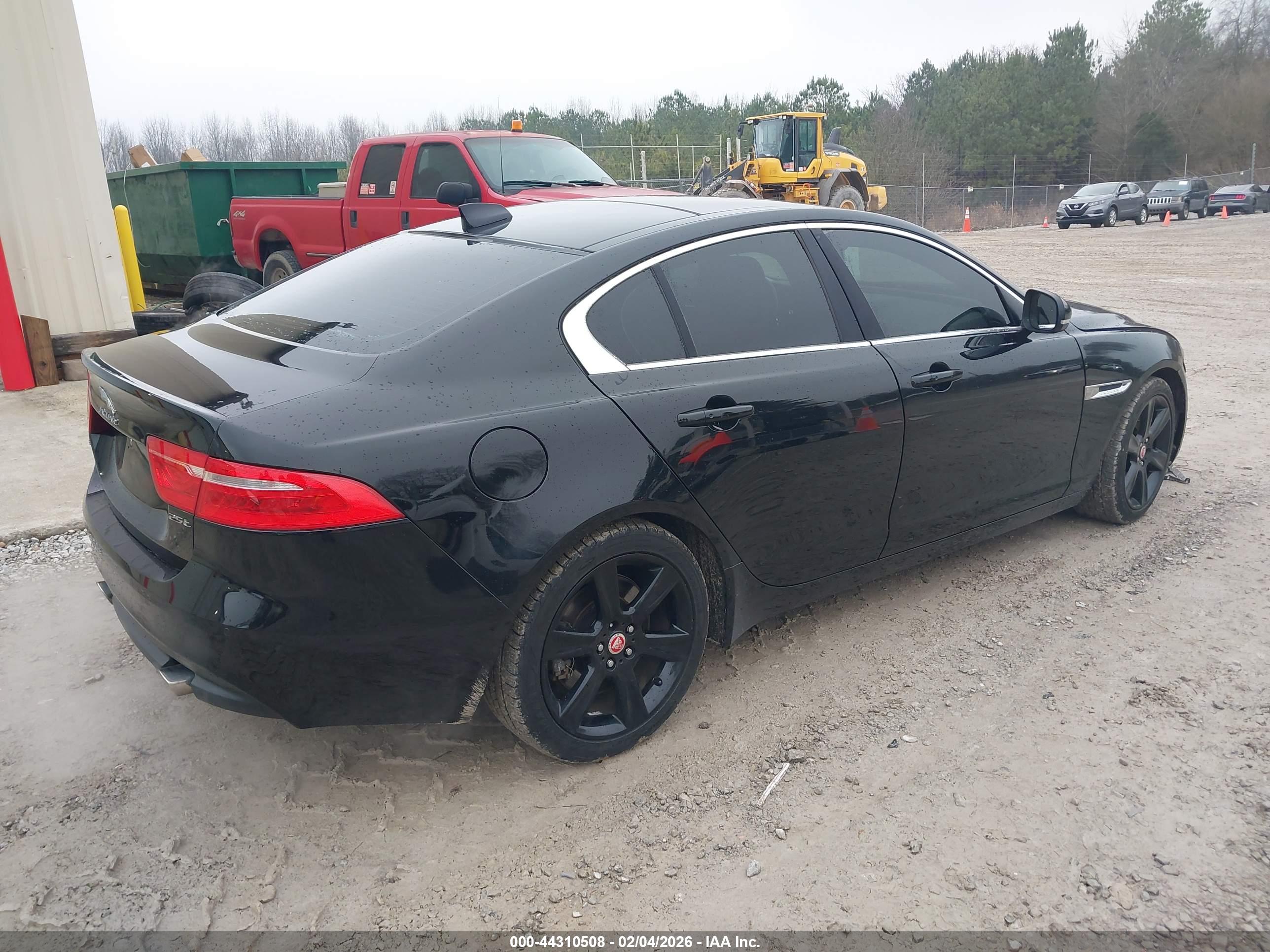 JAGUAR XE image 4