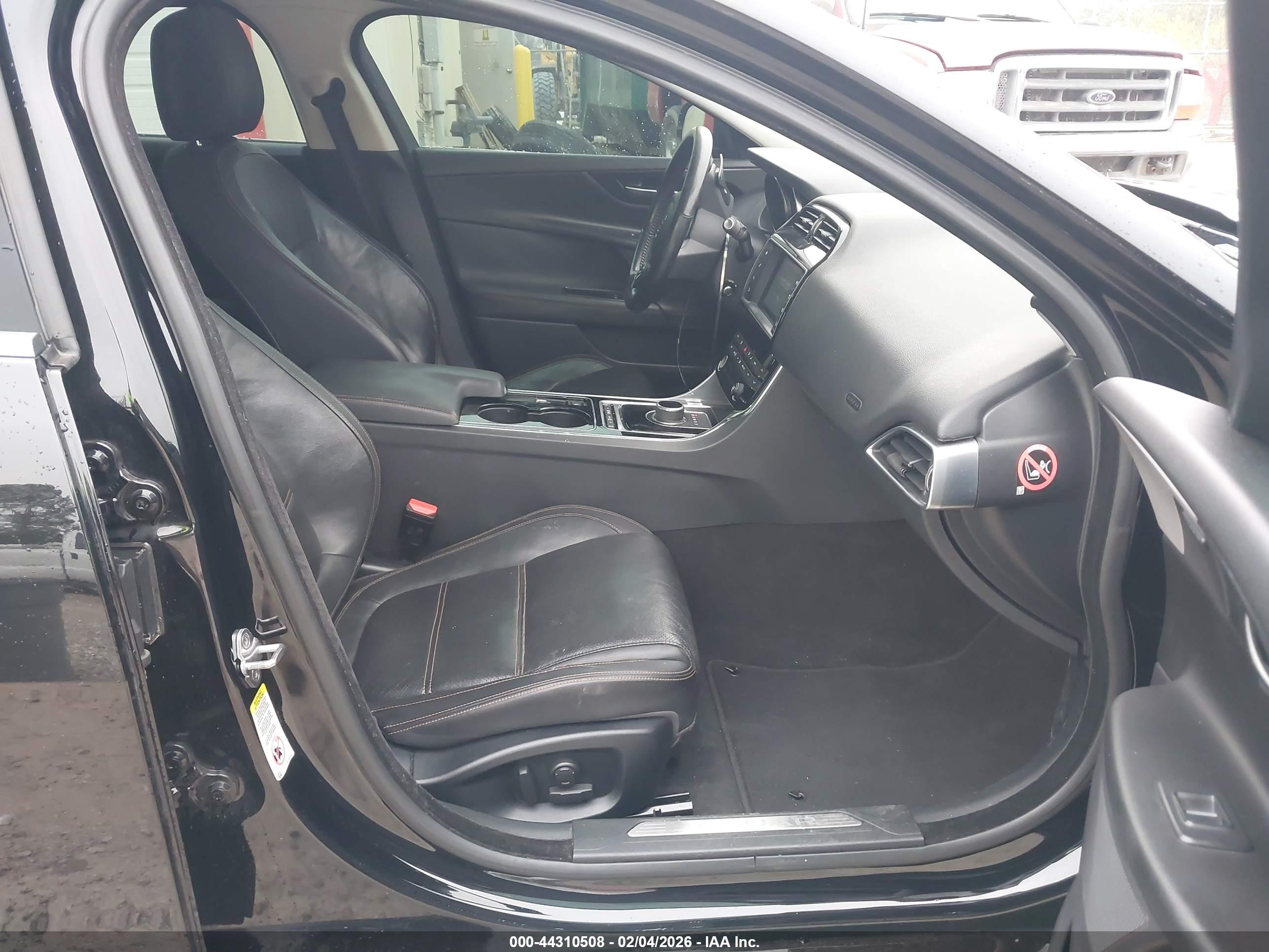 JAGUAR XE image 5