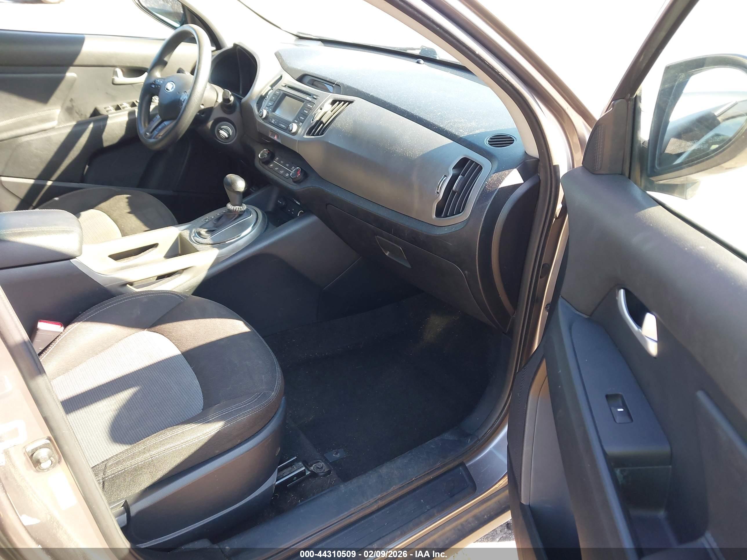 KIA SPORTAGE image 5