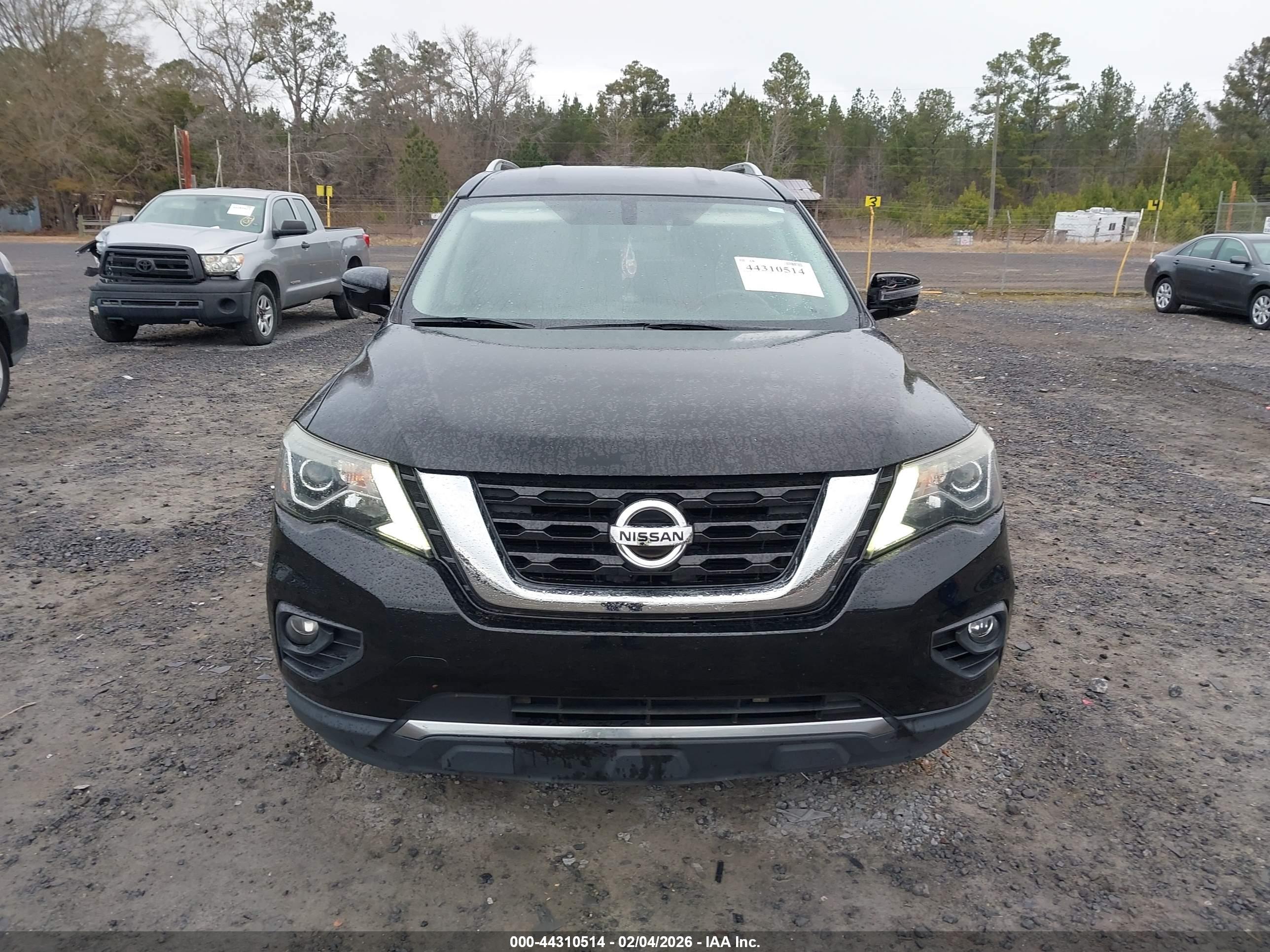 NISSAN PATHFINDER image 6