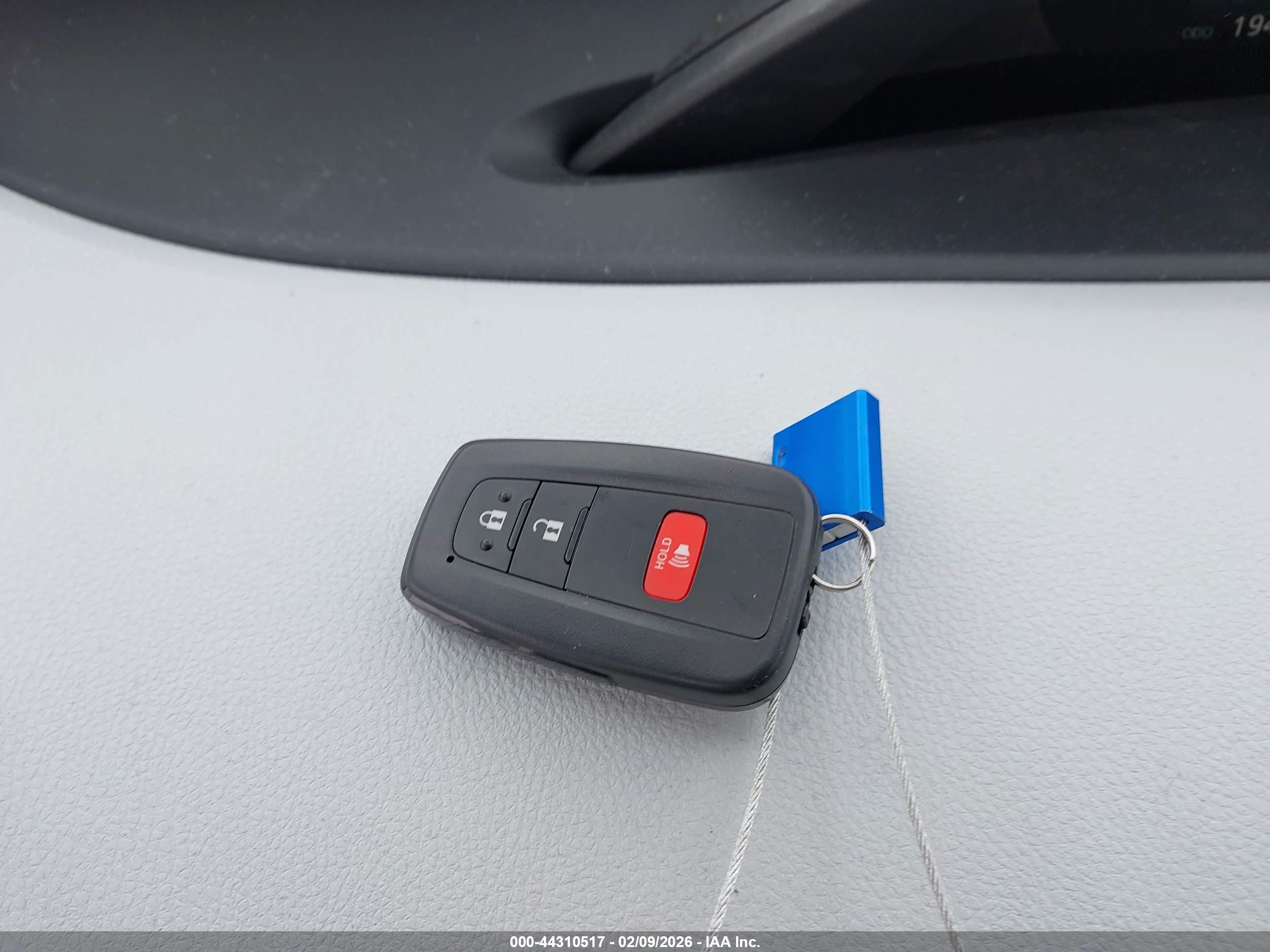 TOYOTA PRIUS image 11