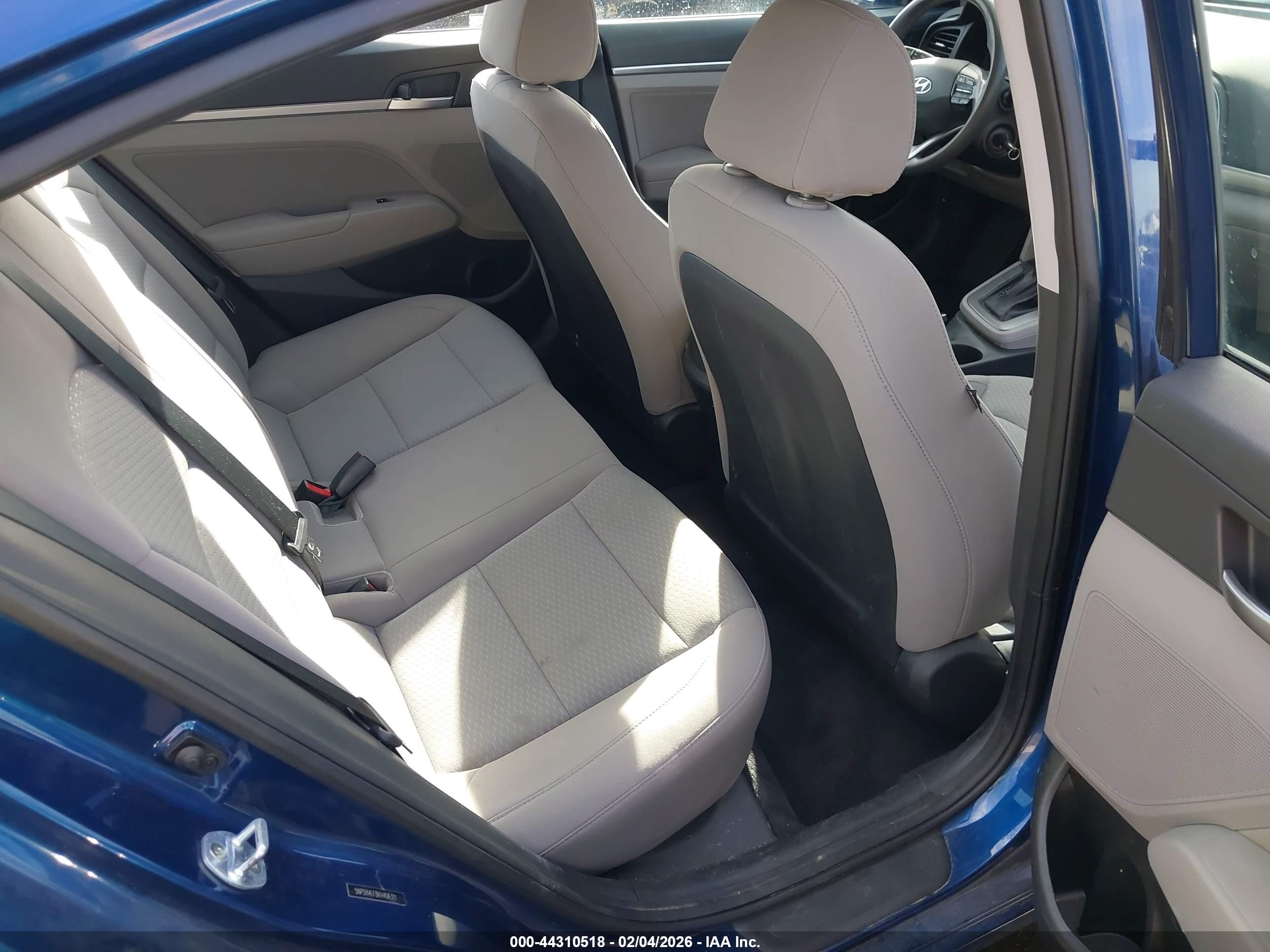 HYUNDAI ELANTRA image 8