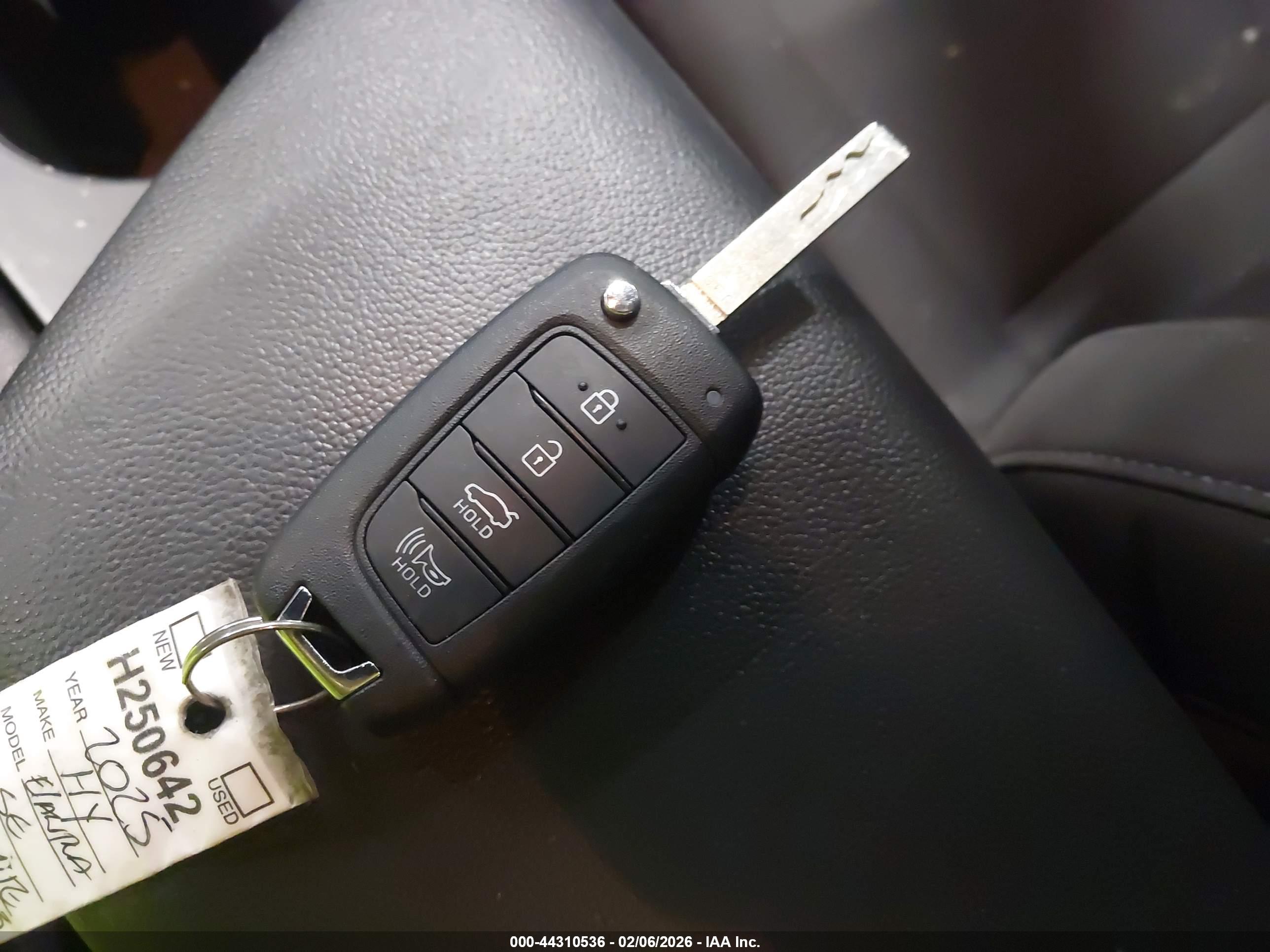 HYUNDAI ELANTRA image 11