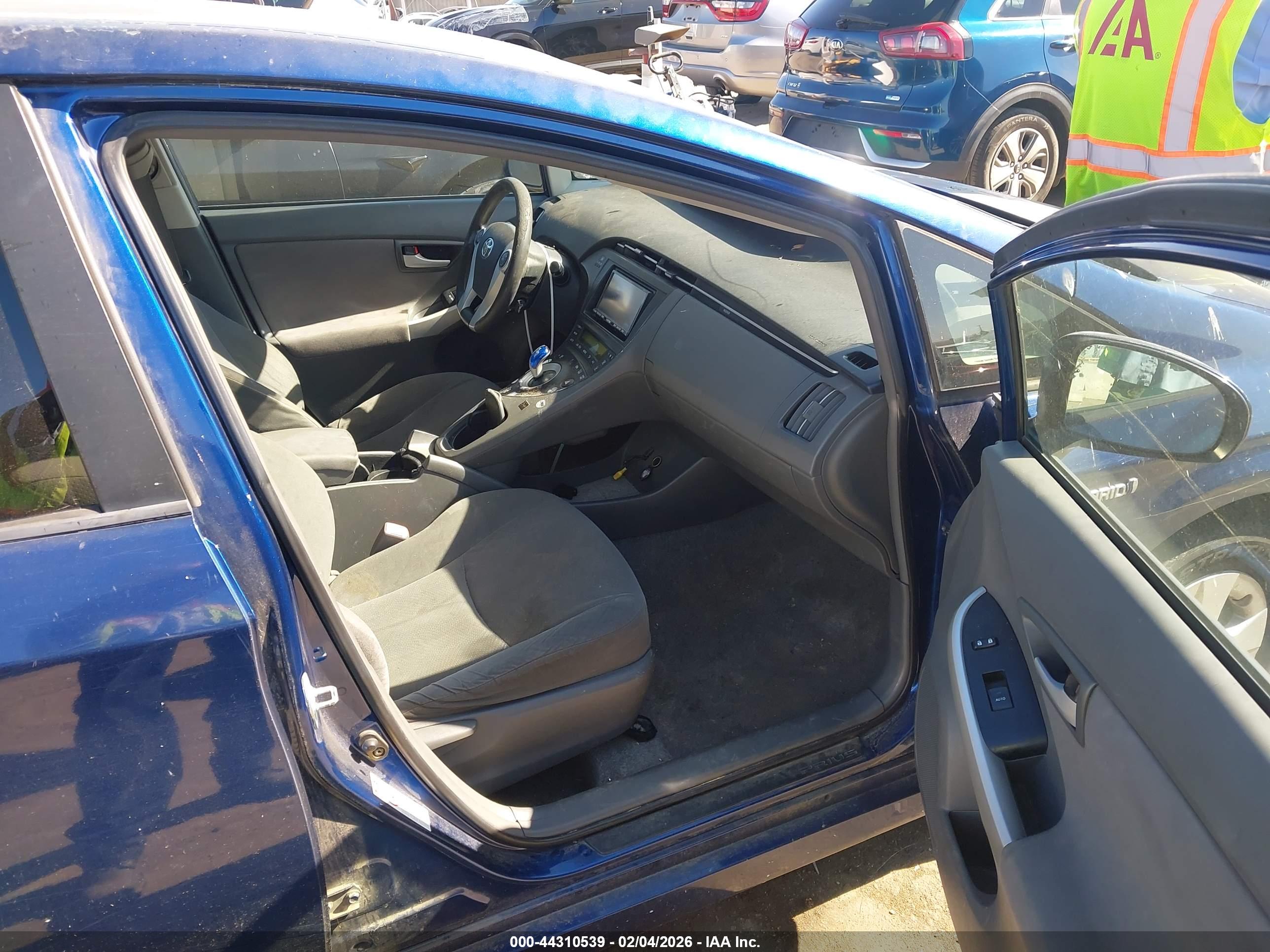 TOYOTA PRIUS image 5
