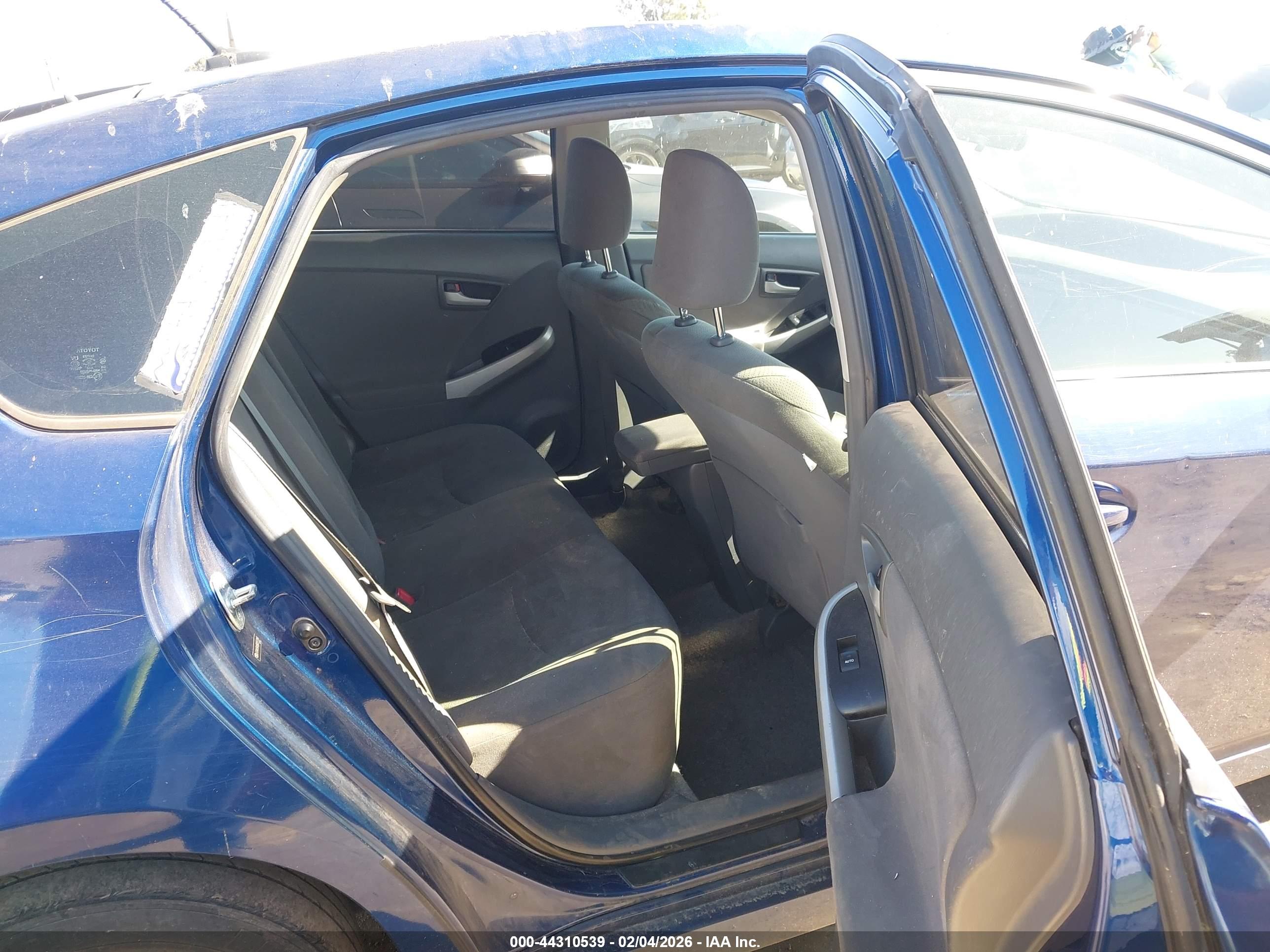 TOYOTA PRIUS image 8
