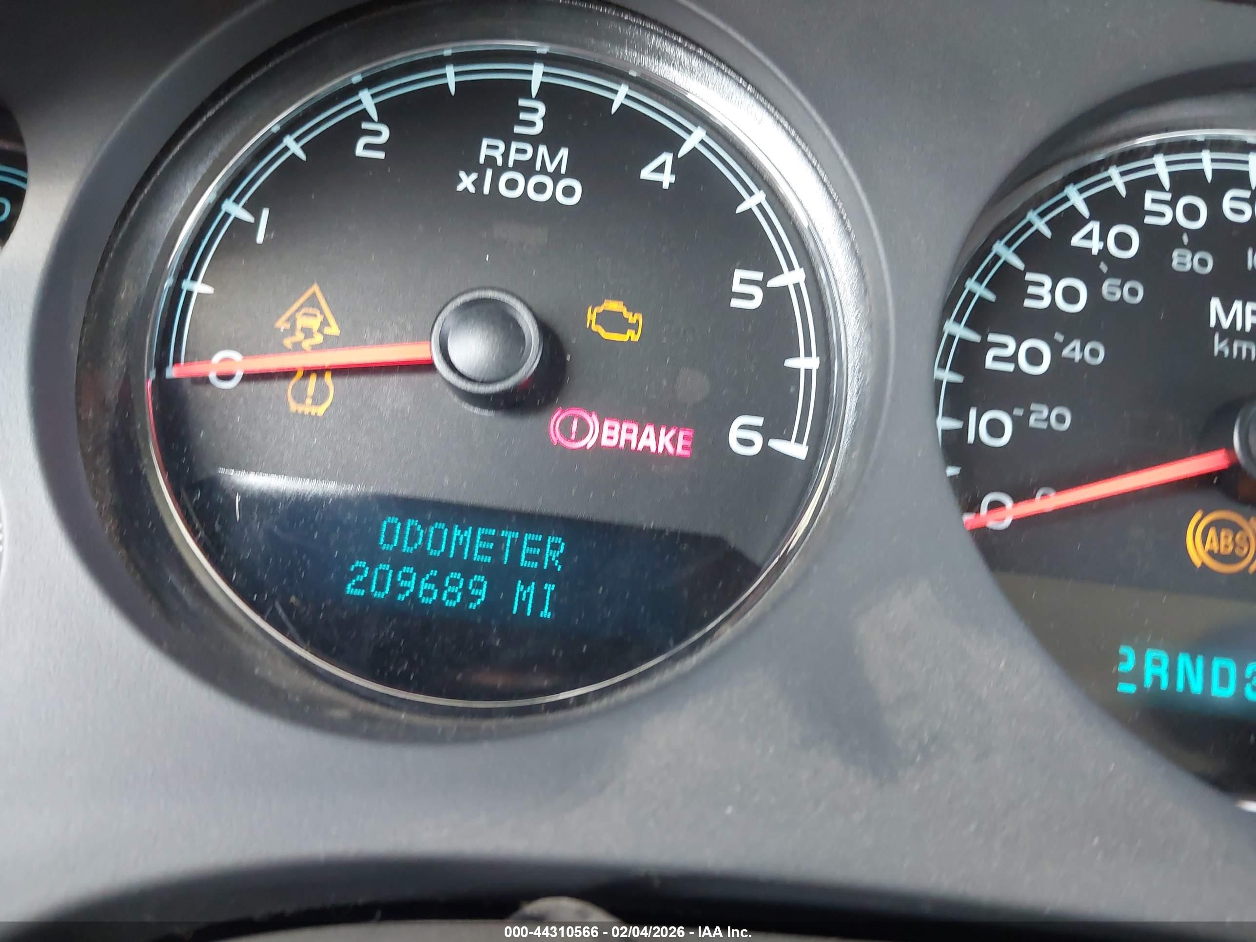 CHEVROLET SUBURBAN image 7