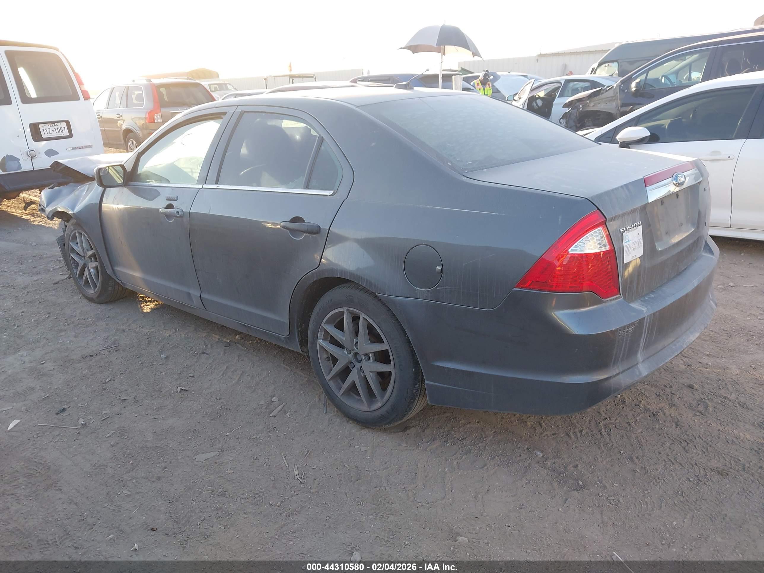 FORD FUSION image 3