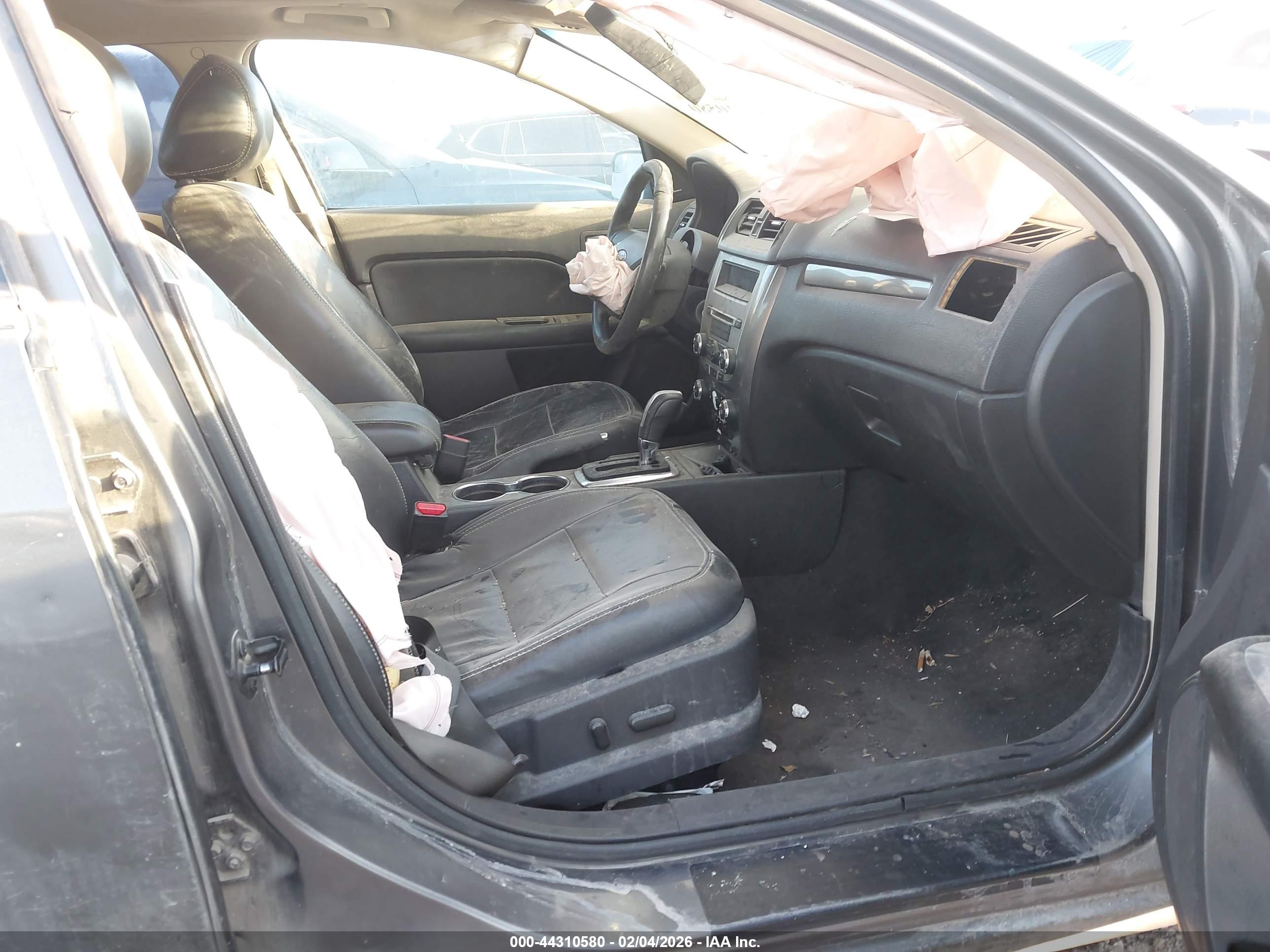 FORD FUSION image 5