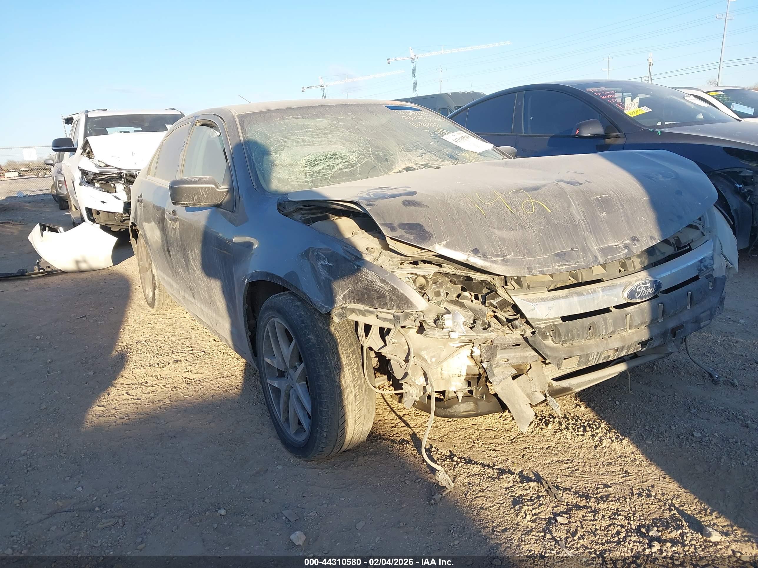 FORD FUSION image 6