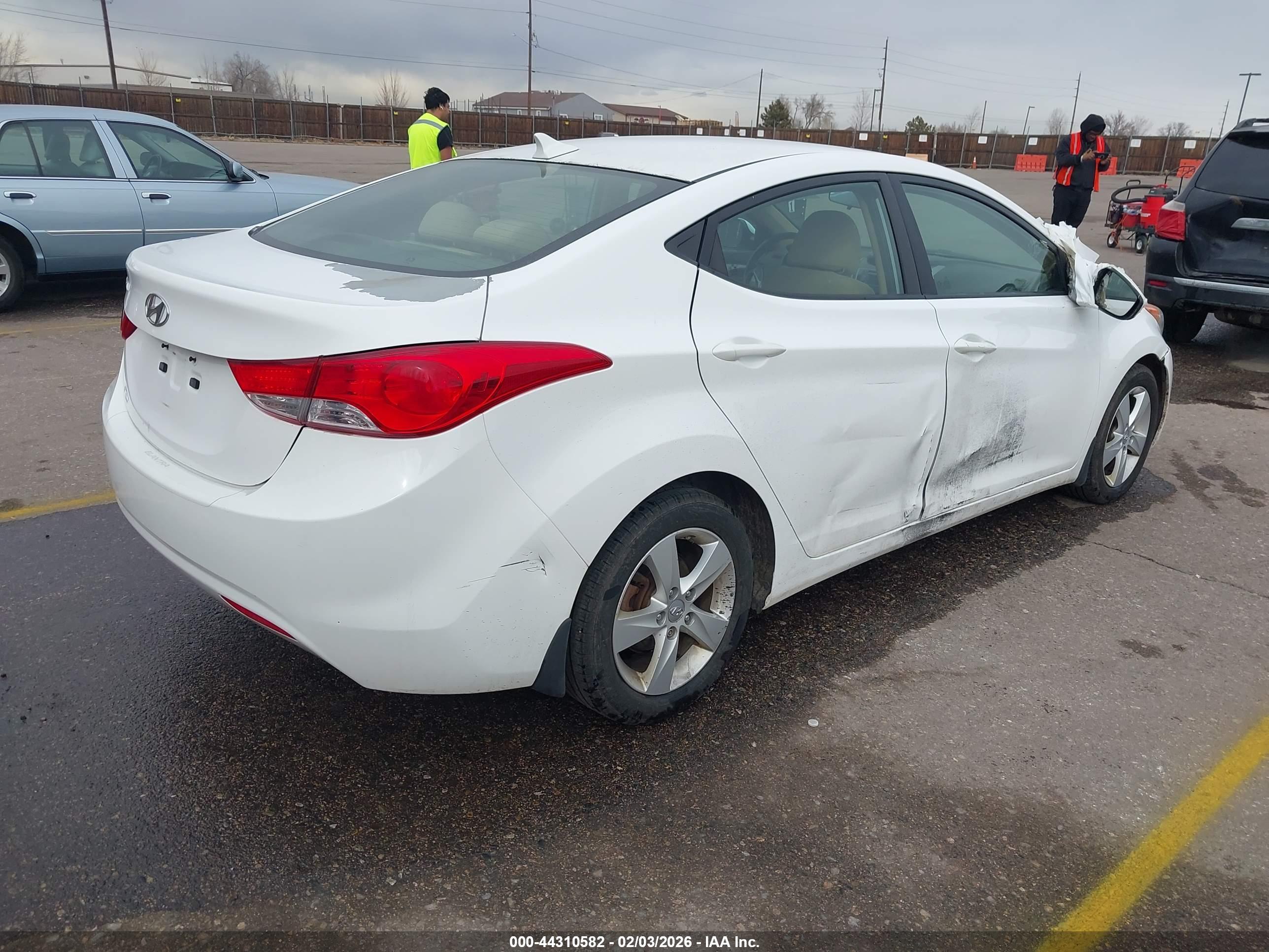 HYUNDAI ELANTRA image 4
