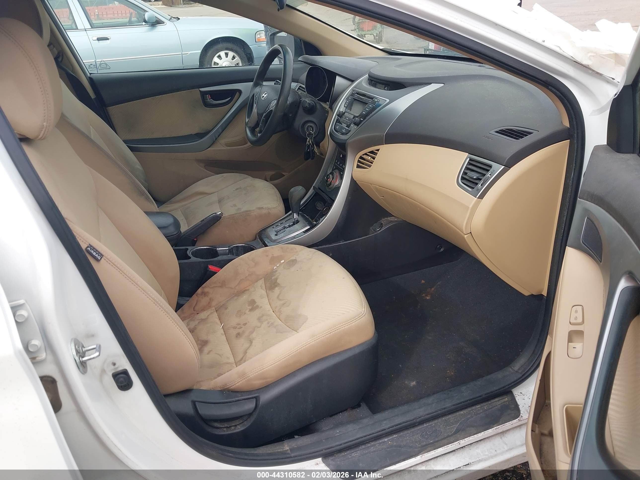 HYUNDAI ELANTRA image 5