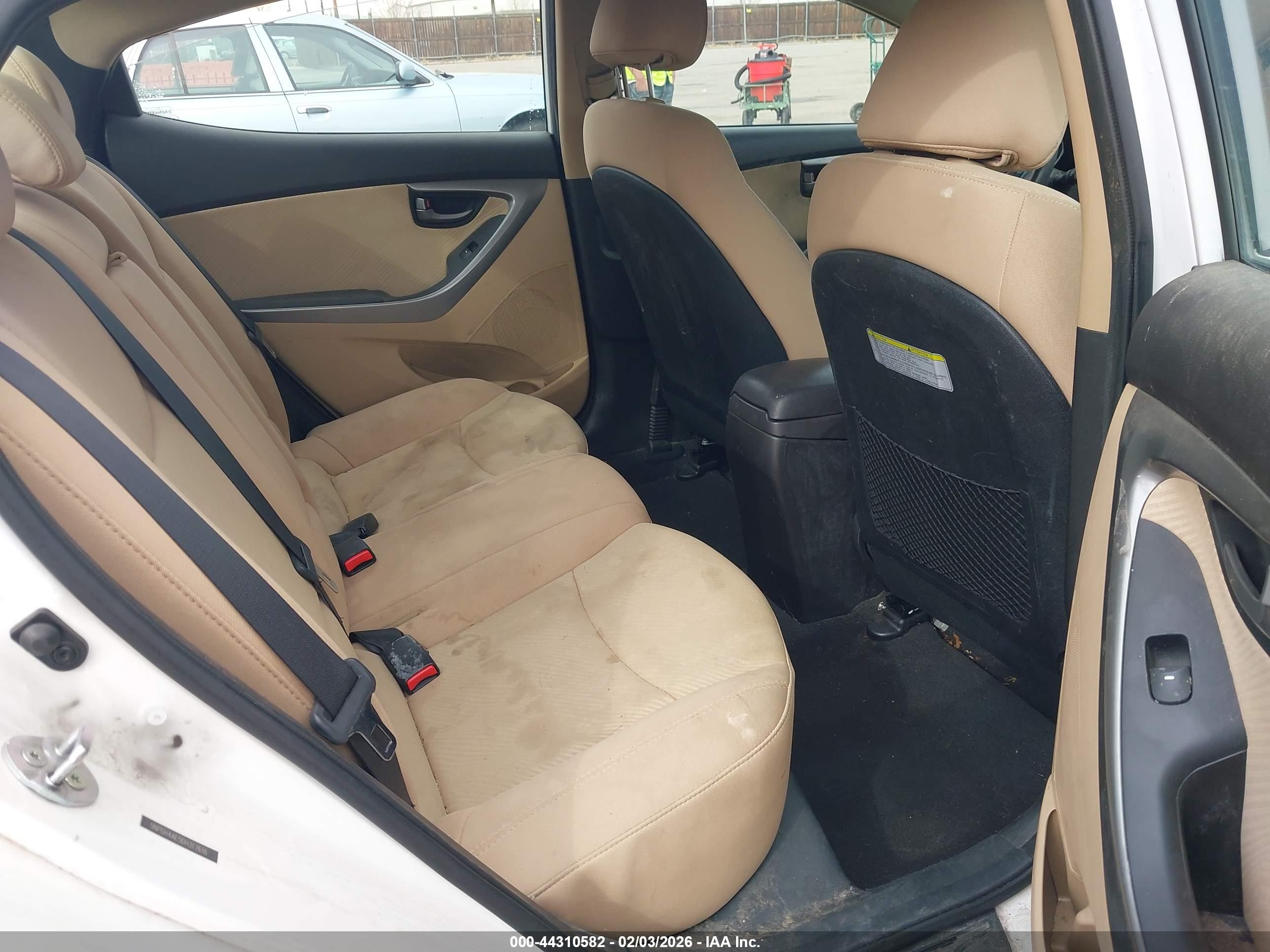 HYUNDAI ELANTRA image 8