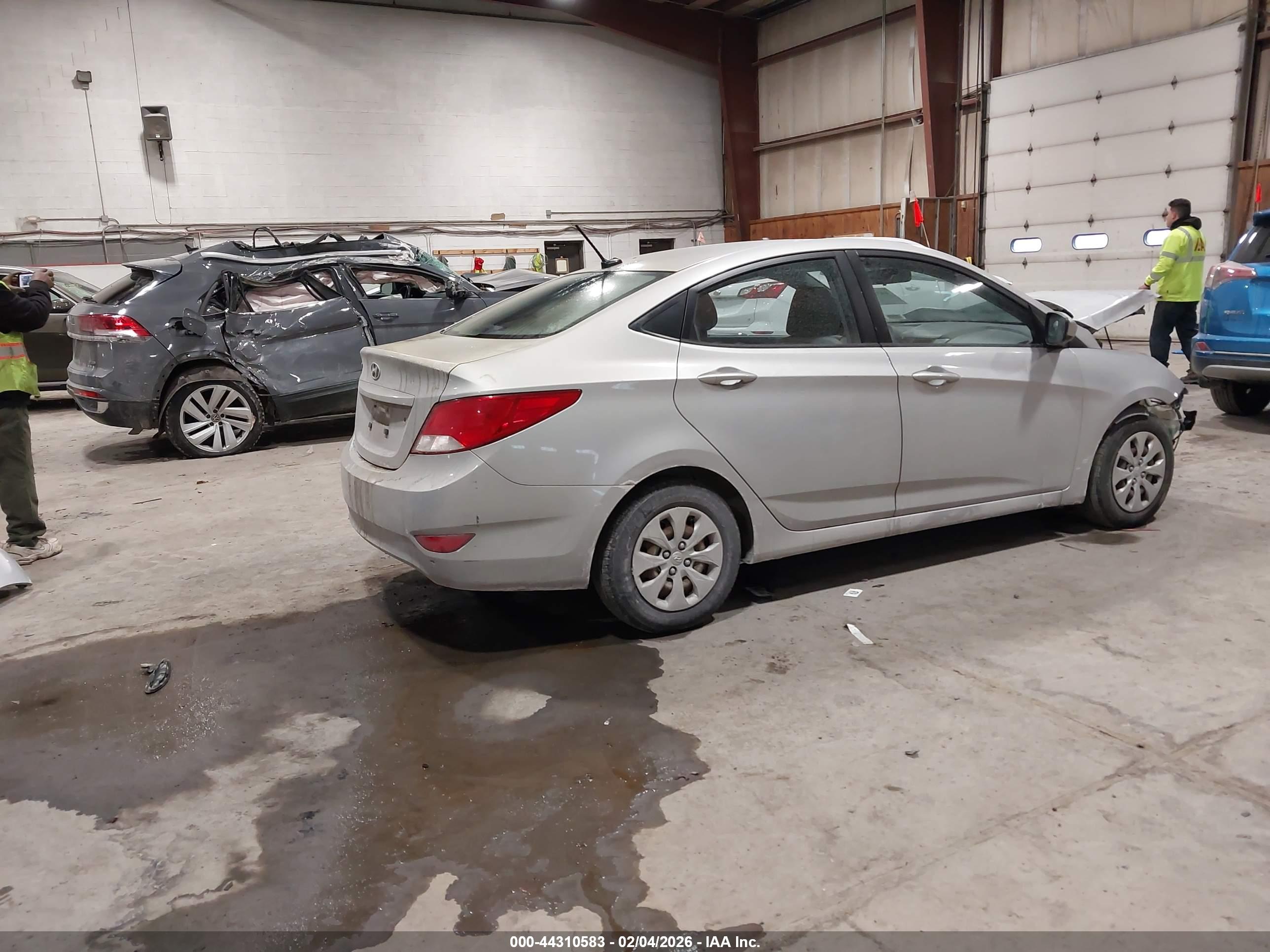 HYUNDAI ACCENT image 4