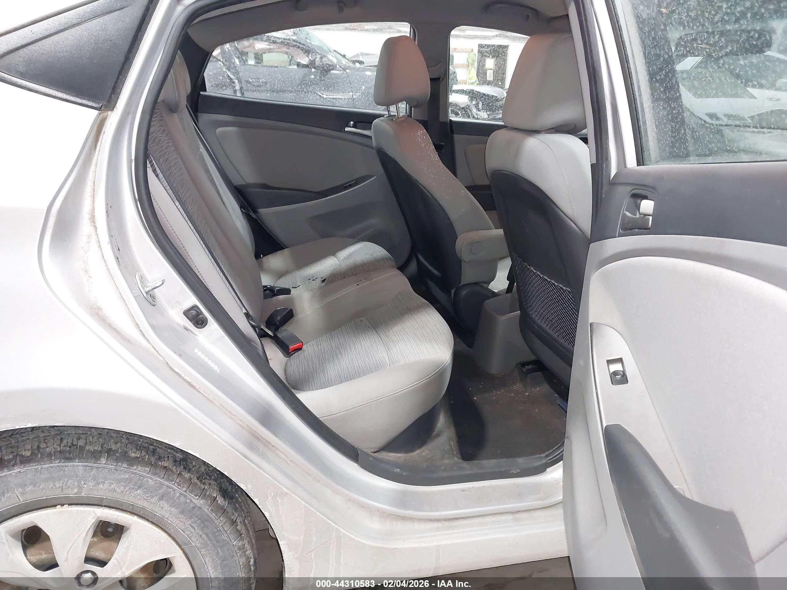 HYUNDAI ACCENT image 8