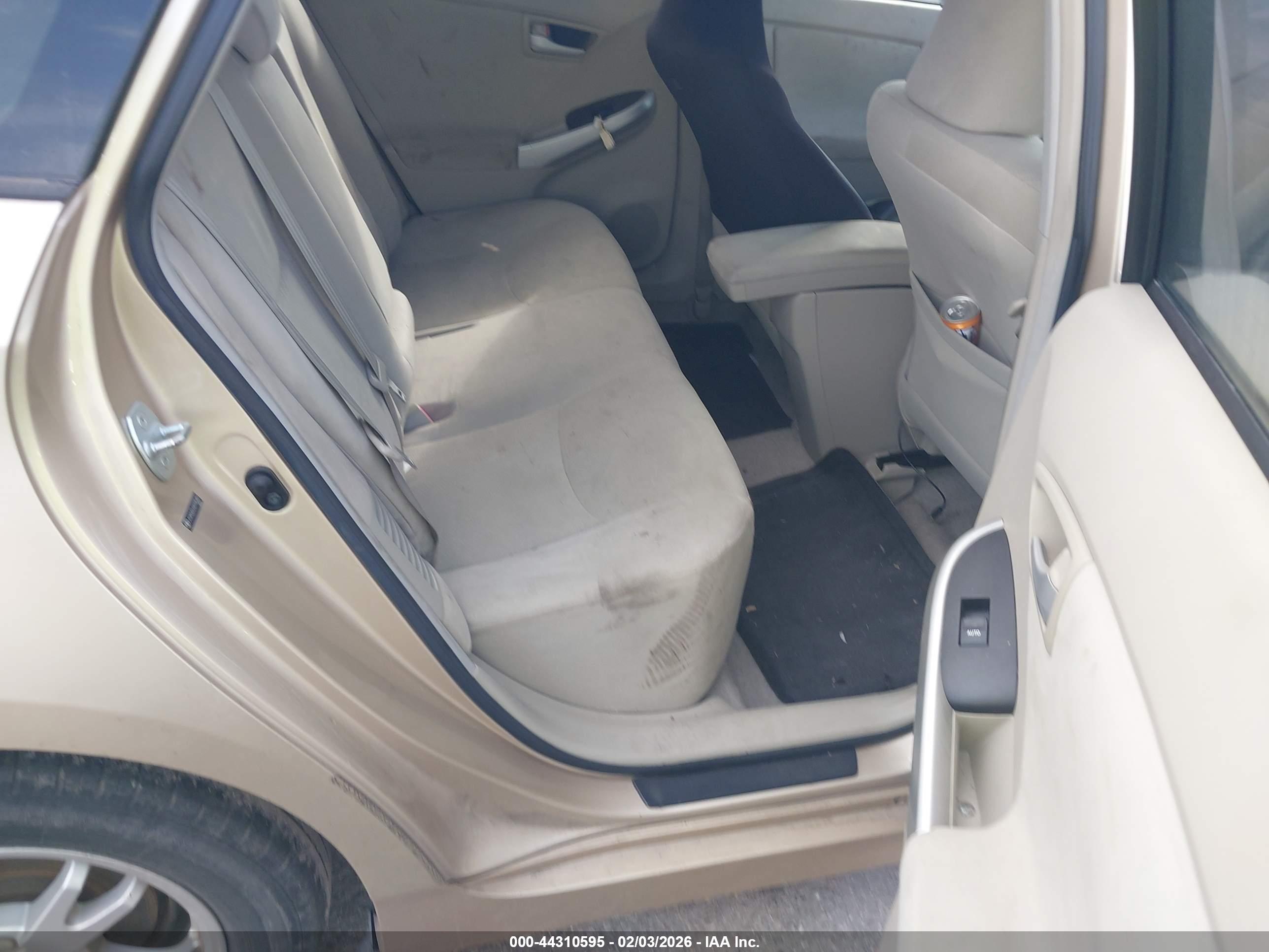 TOYOTA PRIUS image 8