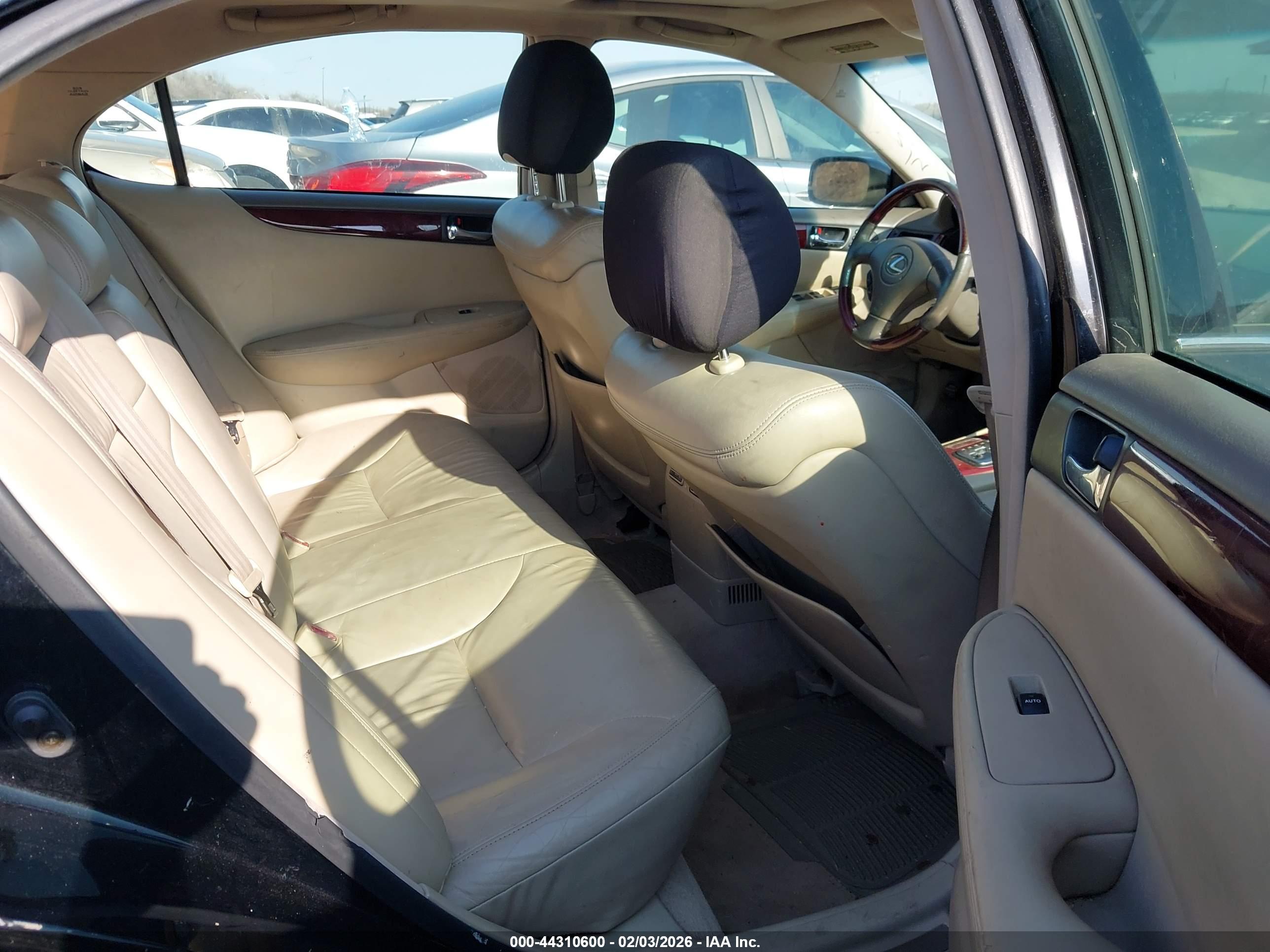 LEXUS ES image 8
