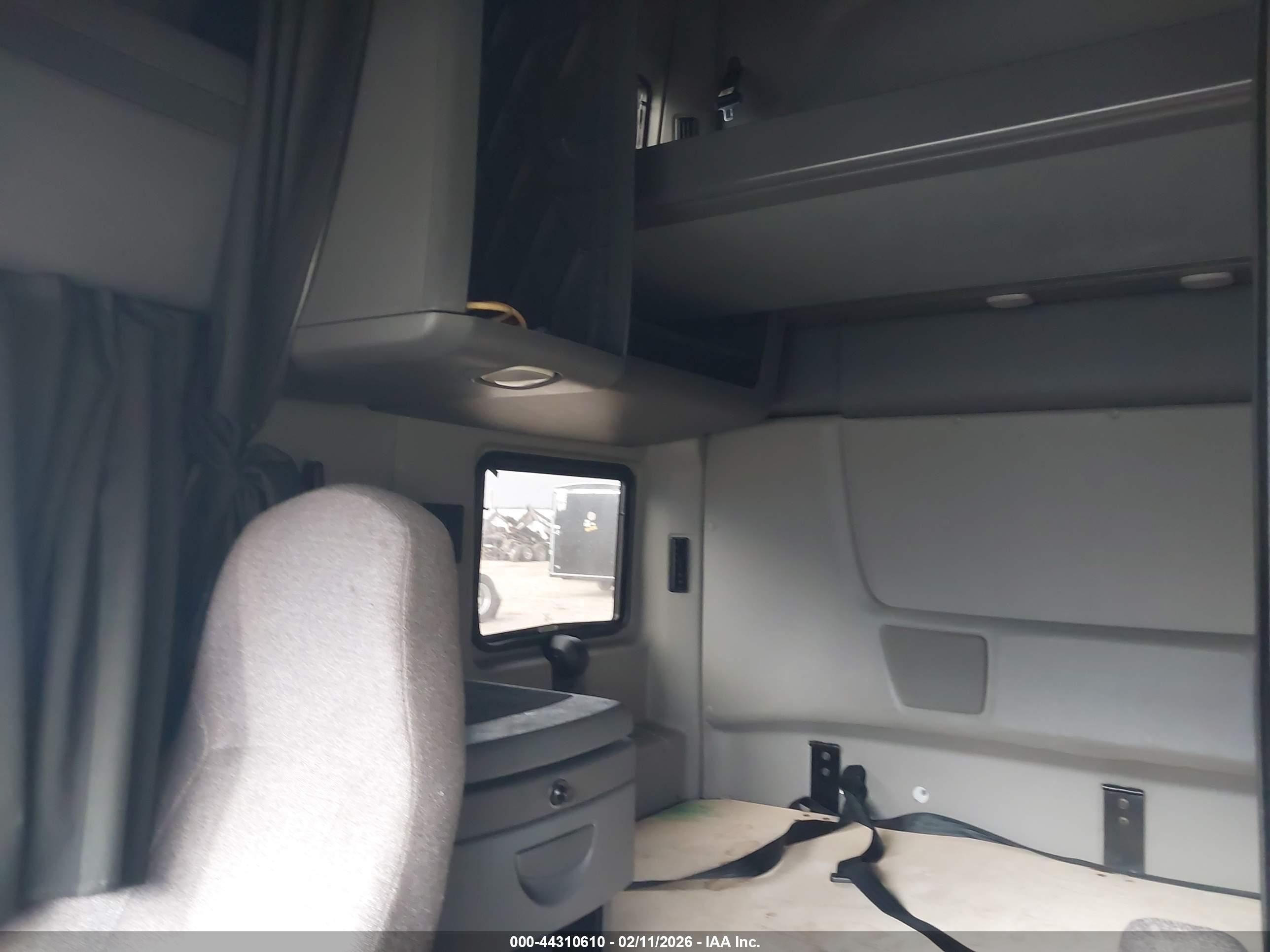 INTERNATIONAL LT image 7
