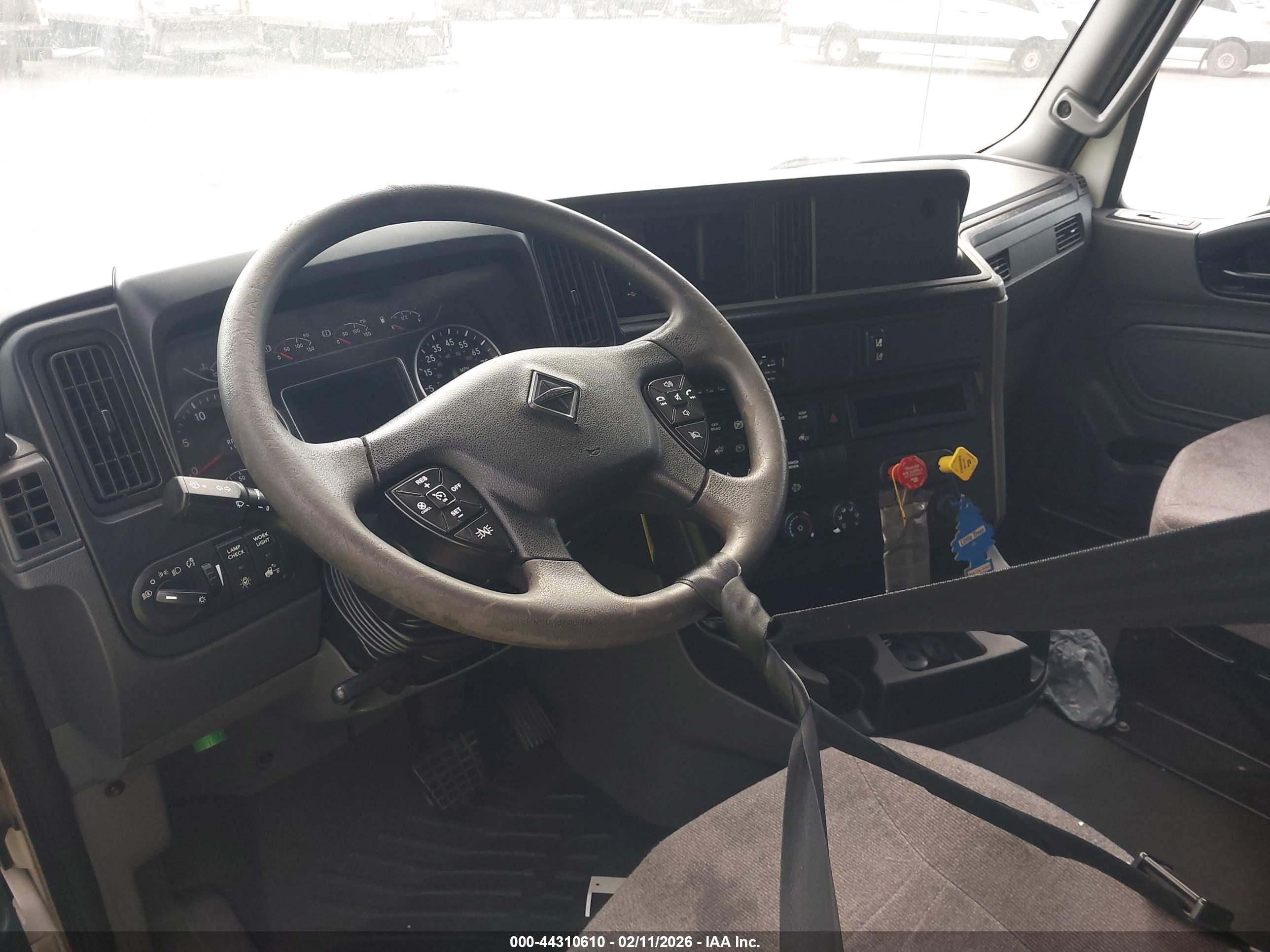 INTERNATIONAL LT image 8