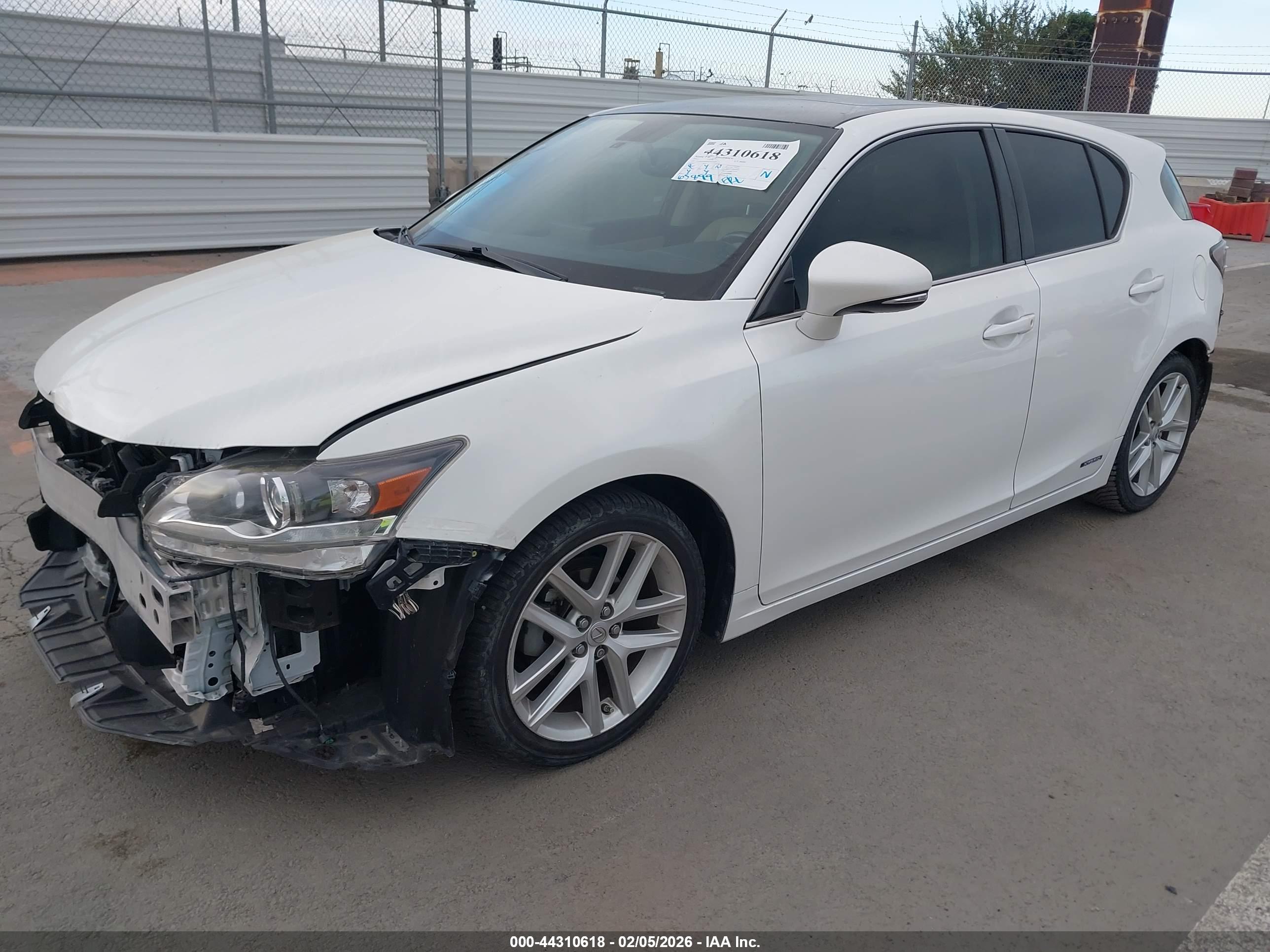 LEXUS CT image 2