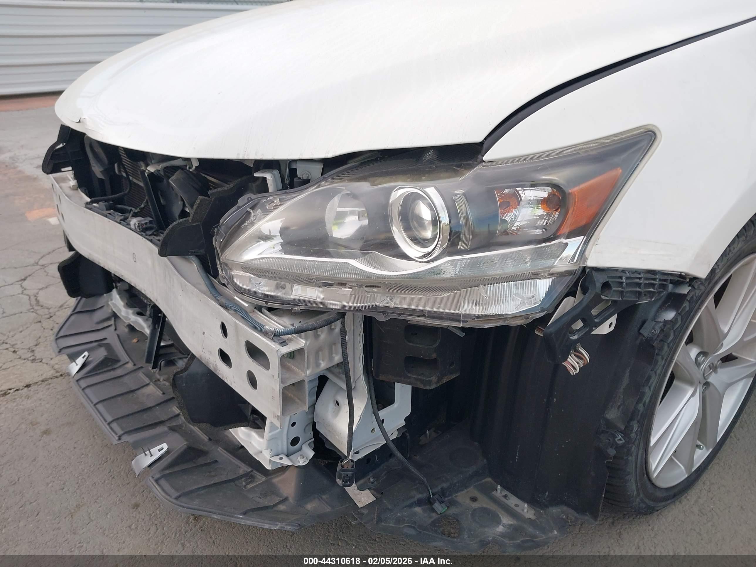 LEXUS CT image 6