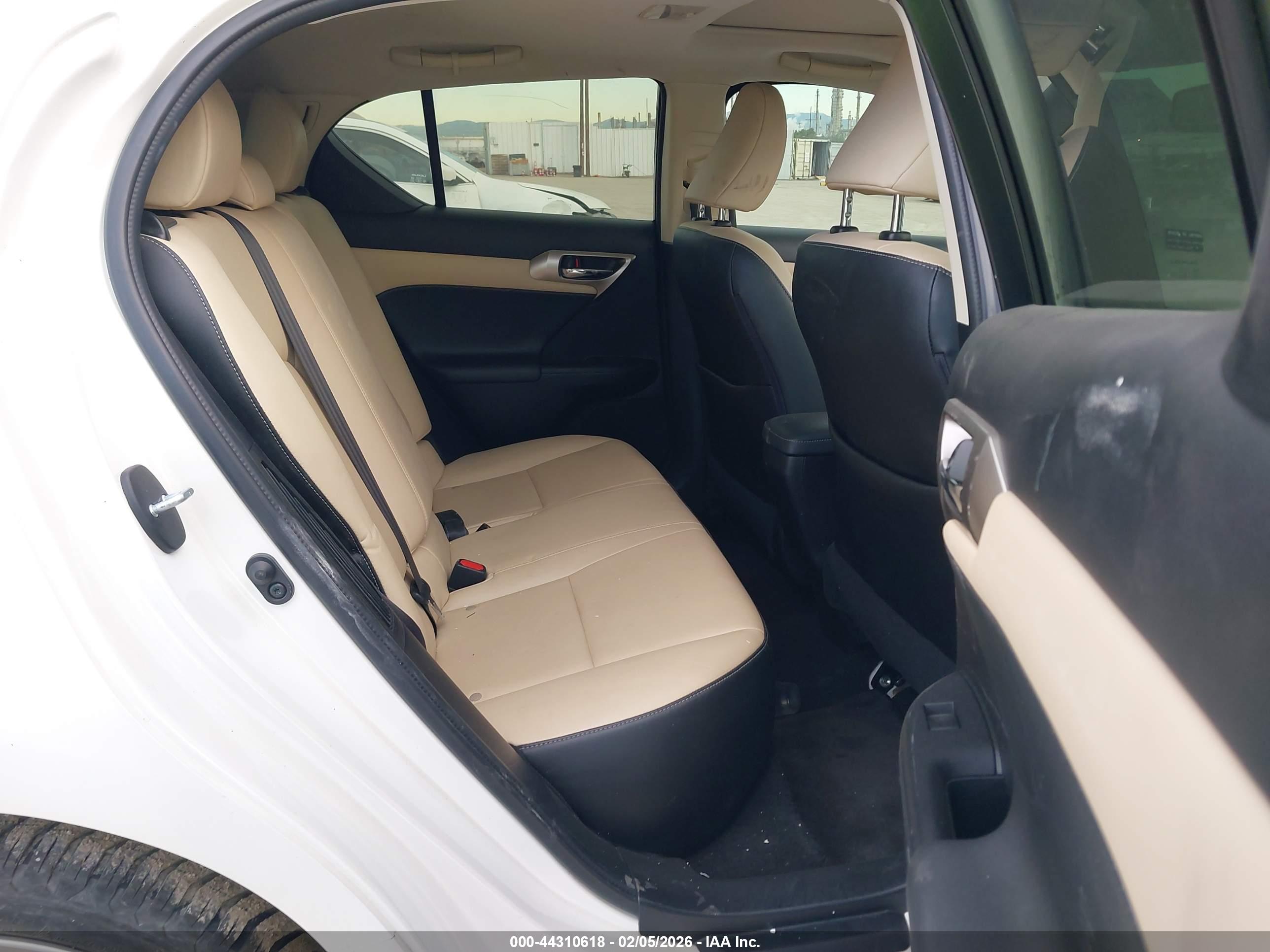 LEXUS CT image 8
