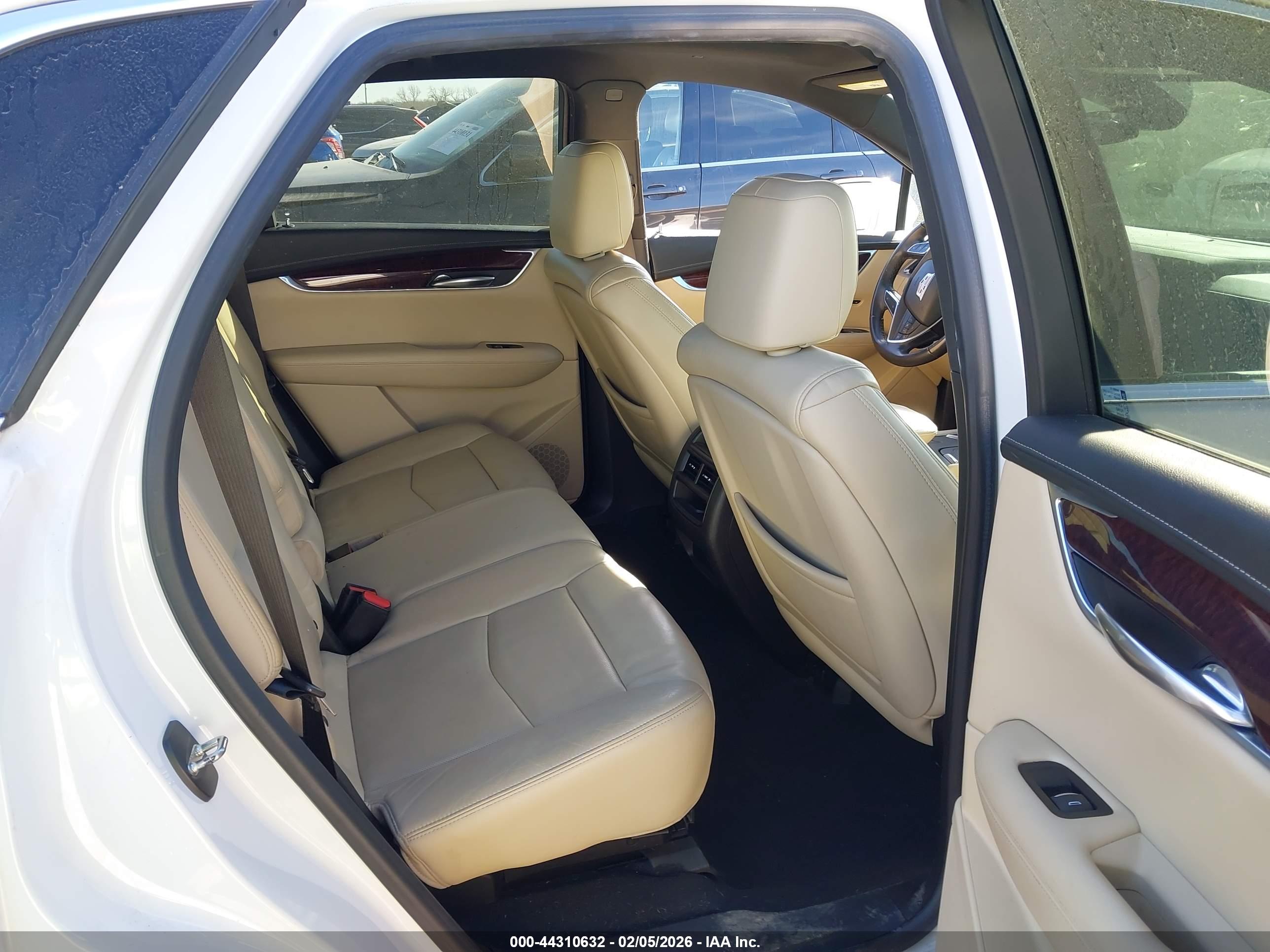 CADILLAC XT5 image 8