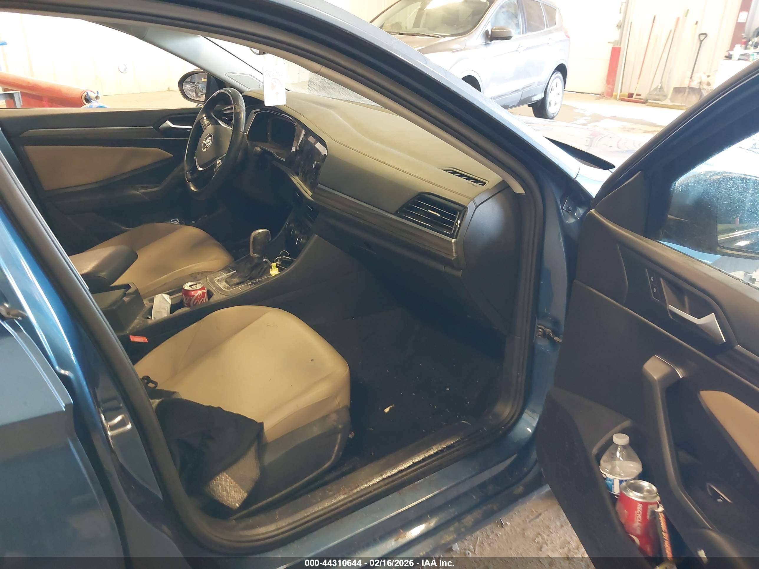 VOLKSWAGEN JETTA image 5