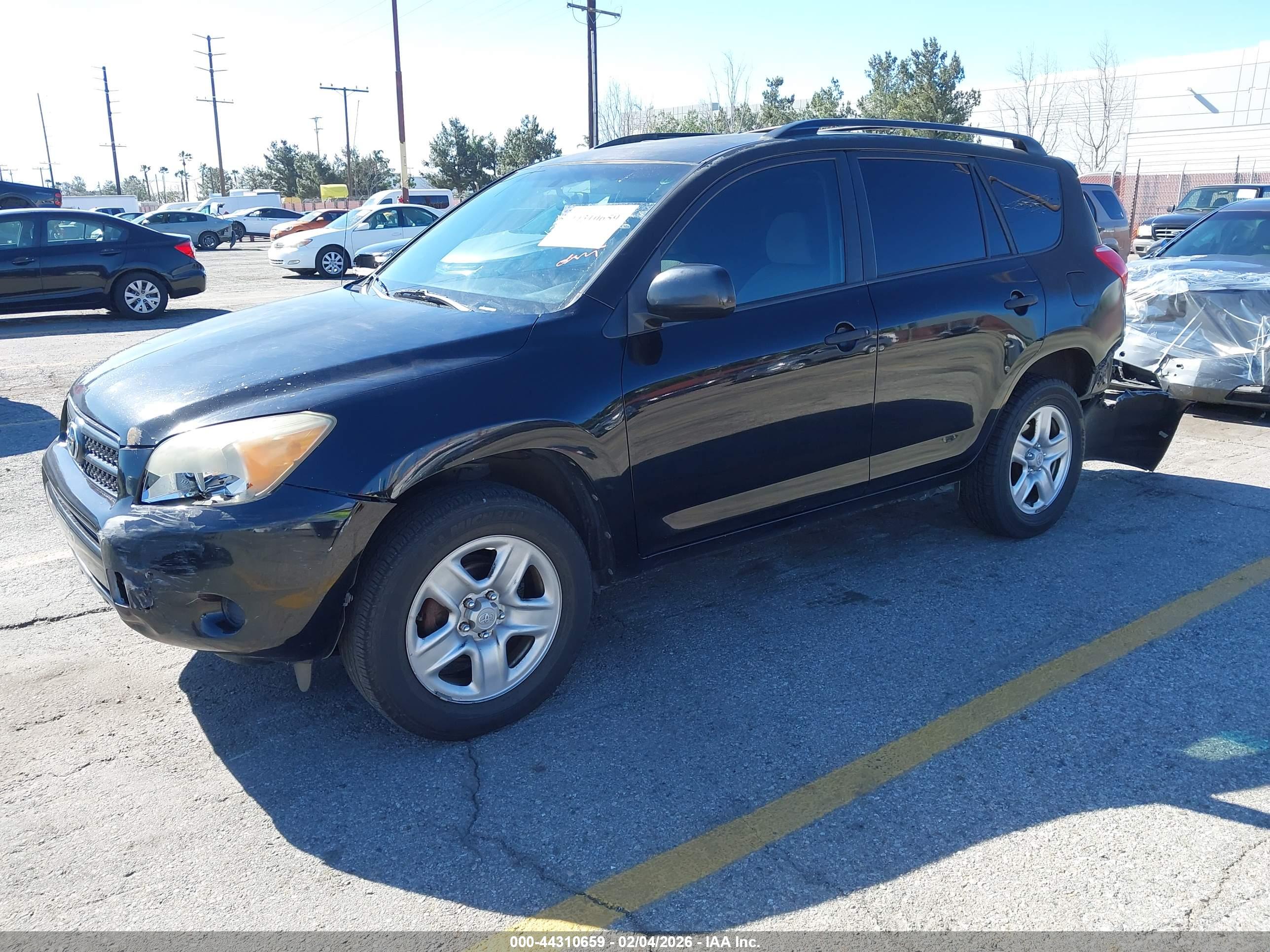 TOYOTA RAV4 image 2