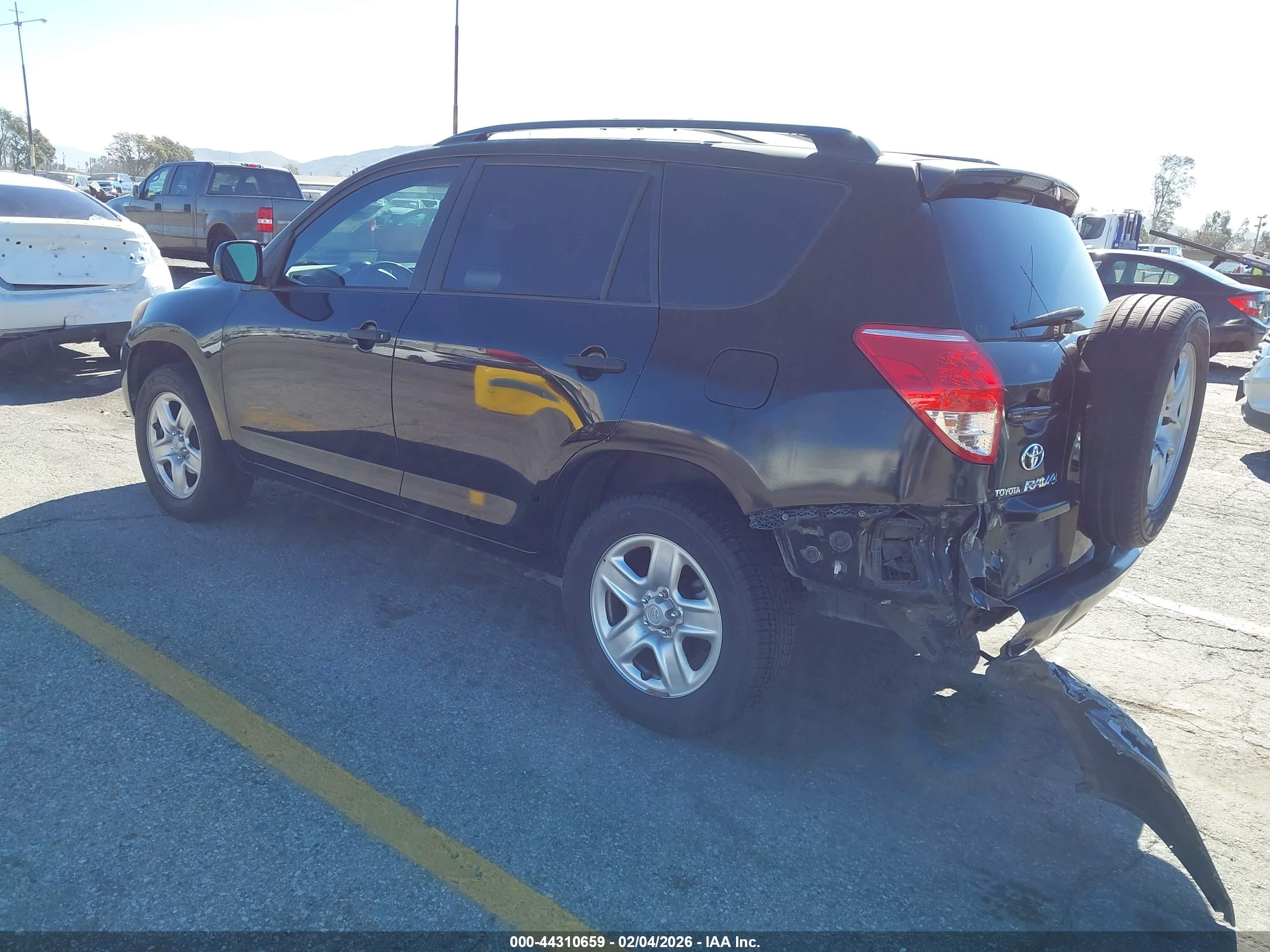 TOYOTA RAV4 image 3