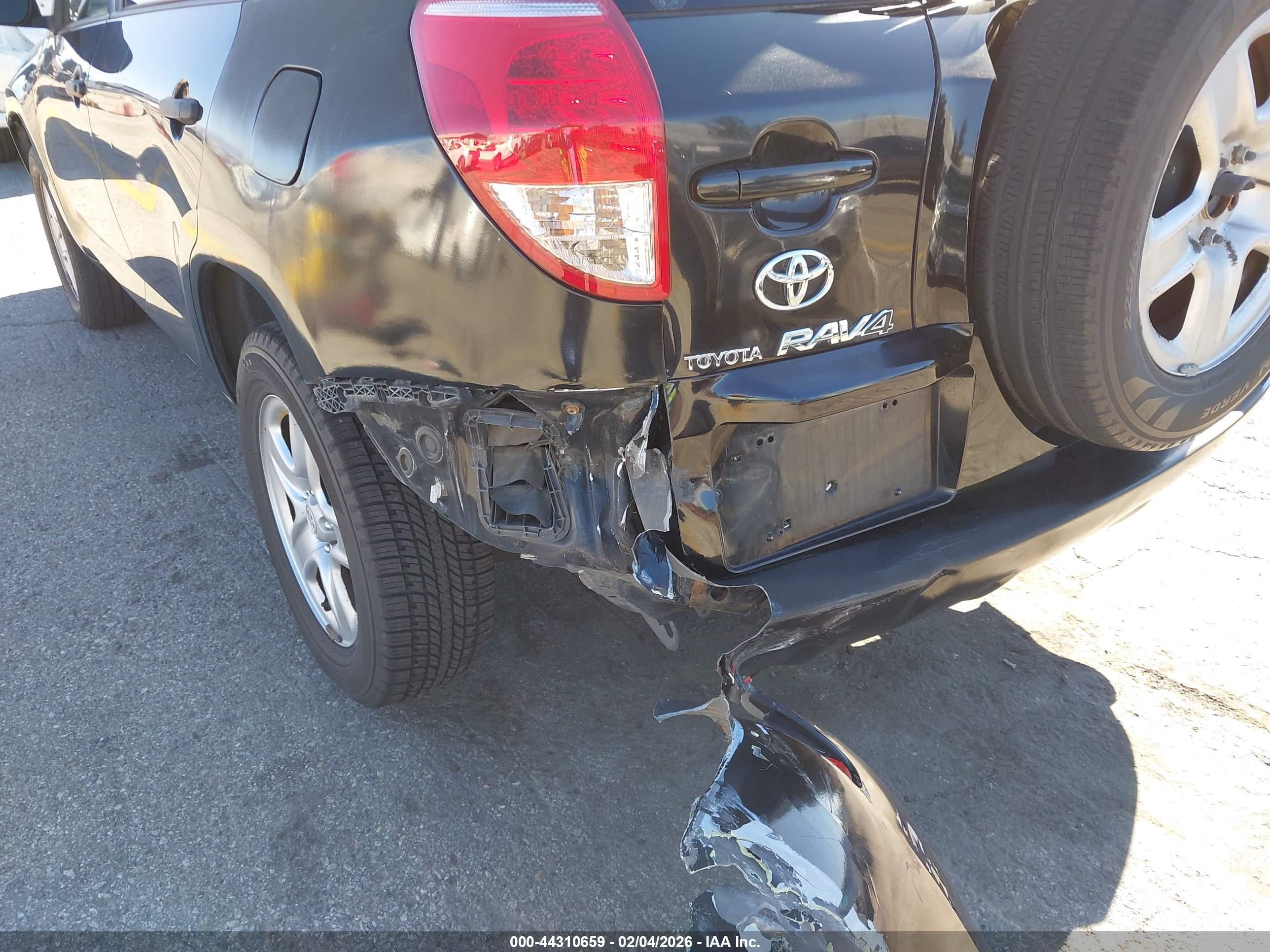 TOYOTA RAV4 image 6