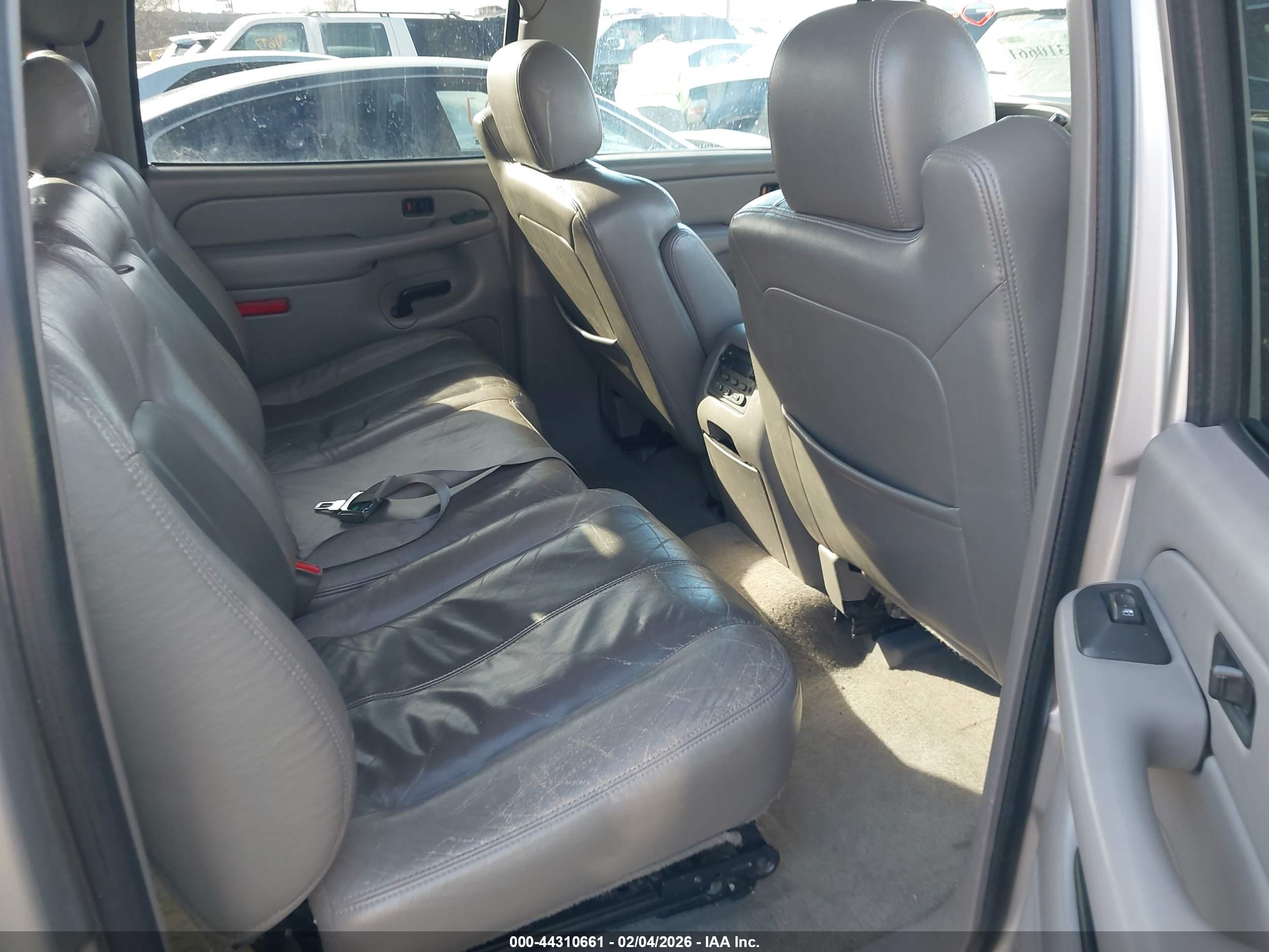 GMC YUKON image 8
