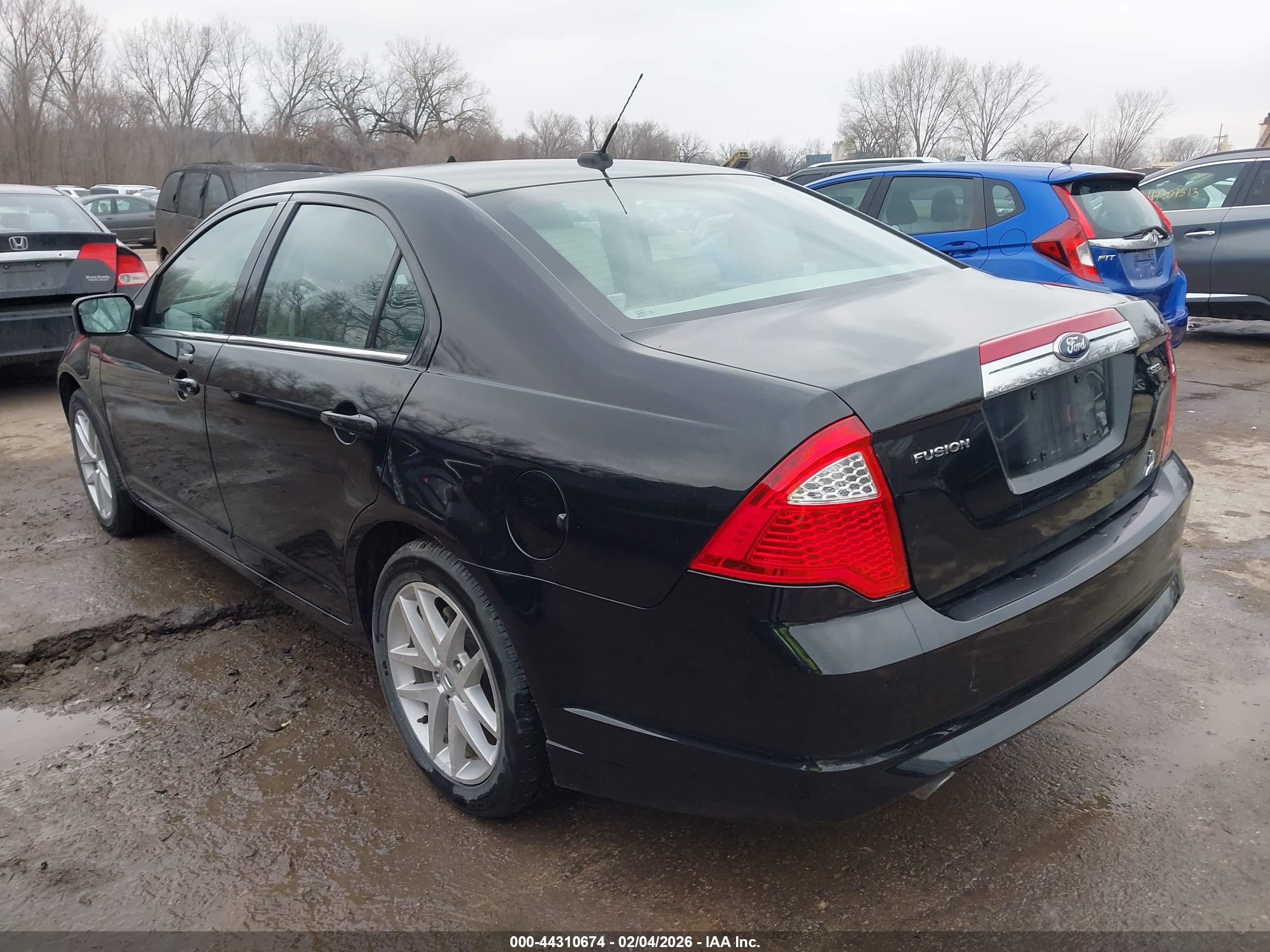 FORD FUSION image 3