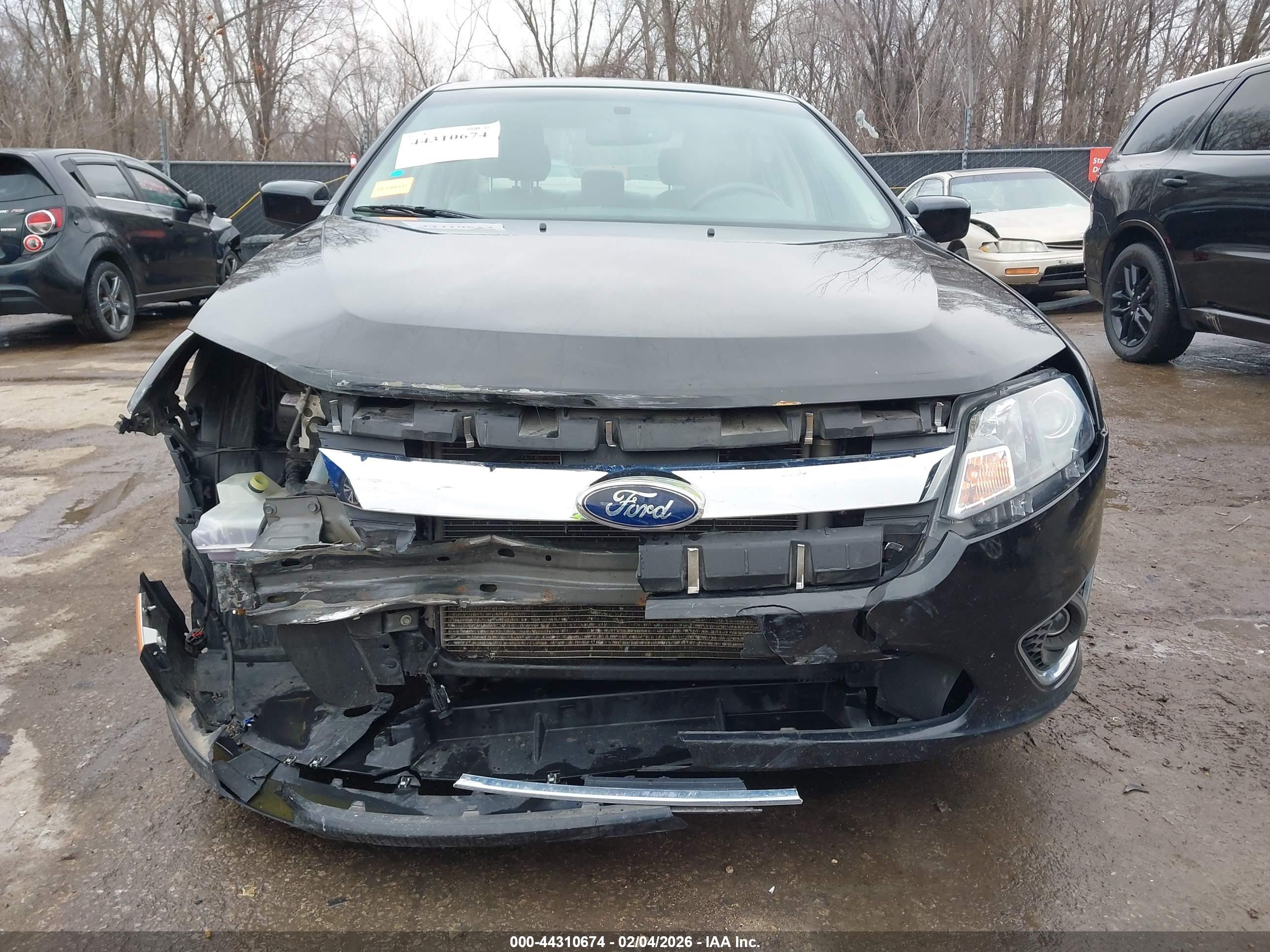 FORD FUSION image 6