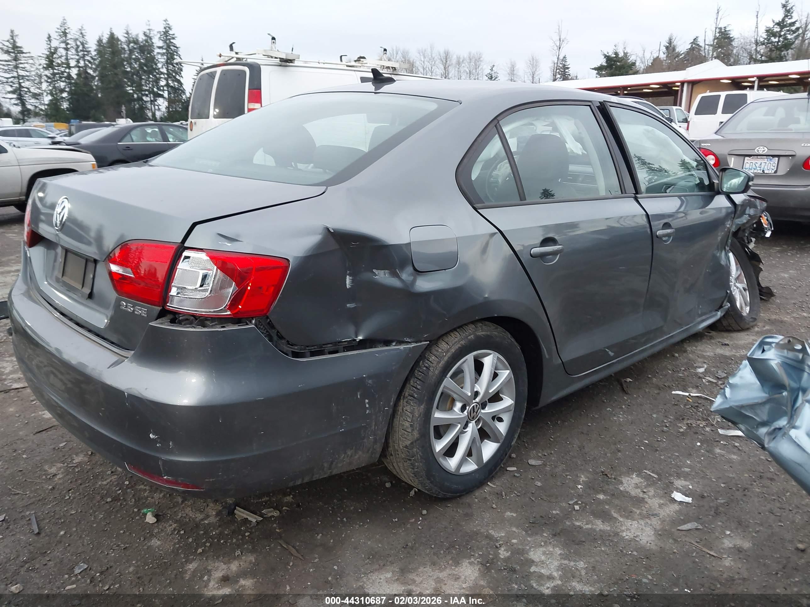 VOLKSWAGEN JETTA image 4