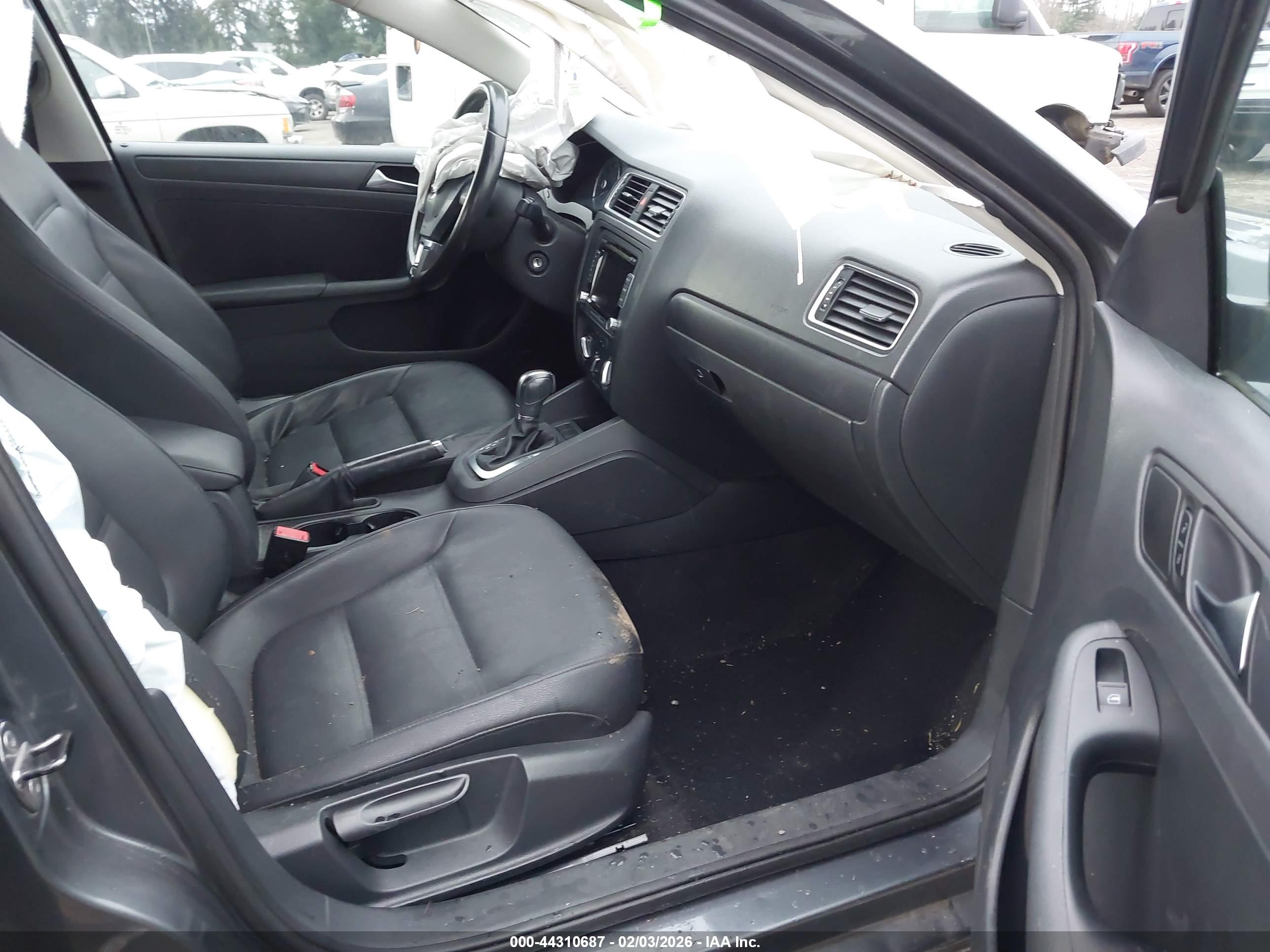 VOLKSWAGEN JETTA image 5