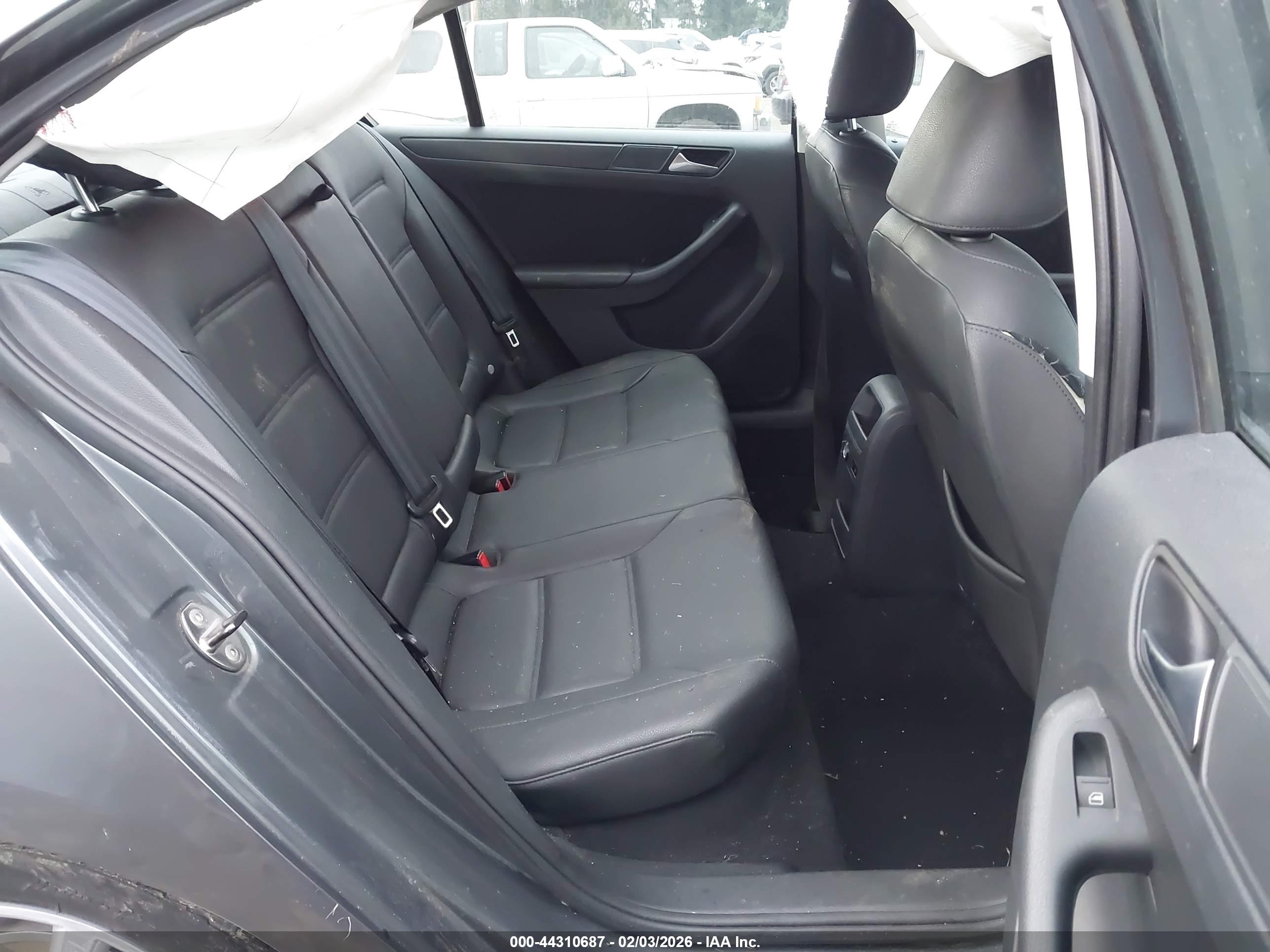 VOLKSWAGEN JETTA image 8