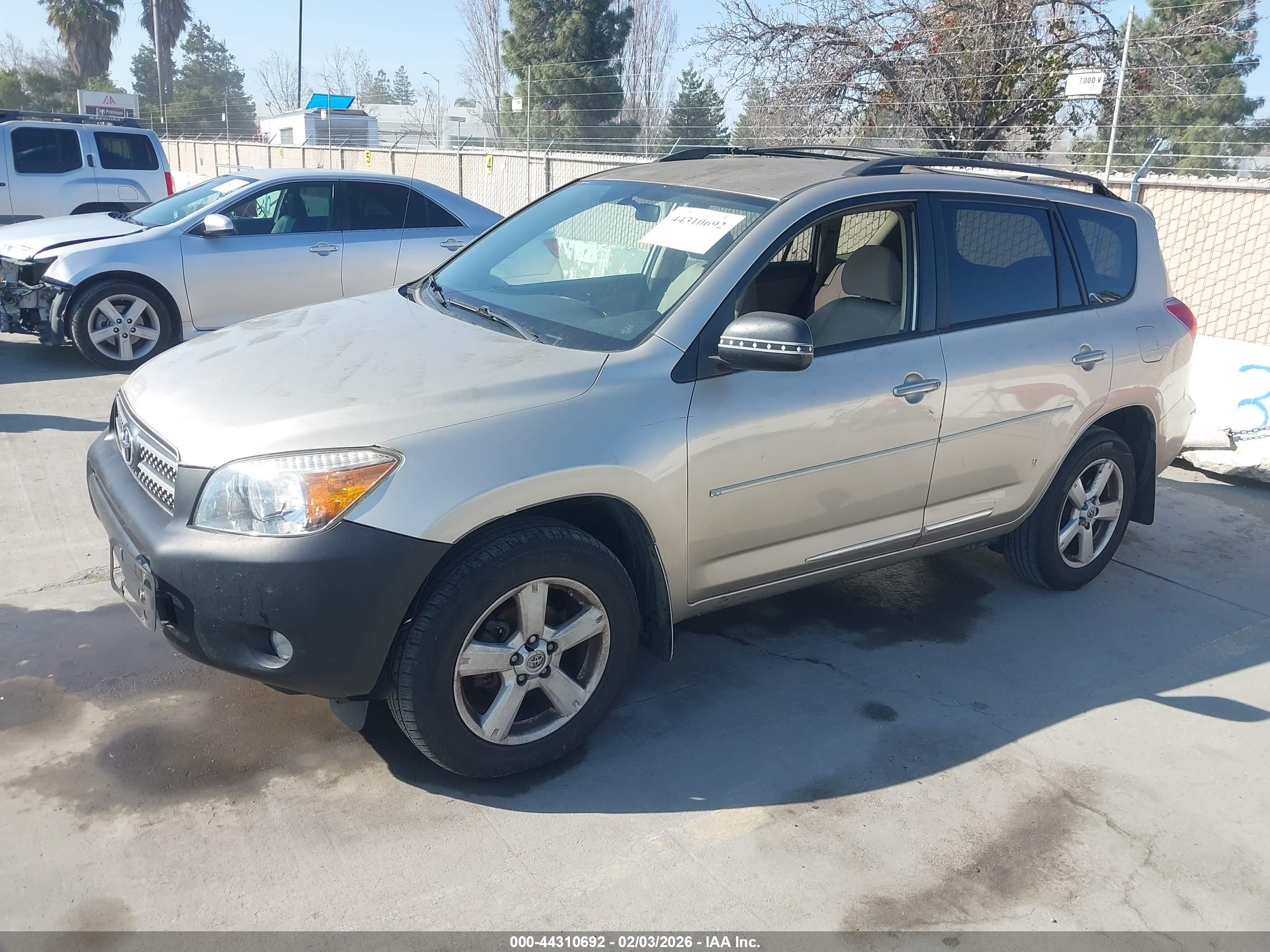 TOYOTA RAV4 image 2