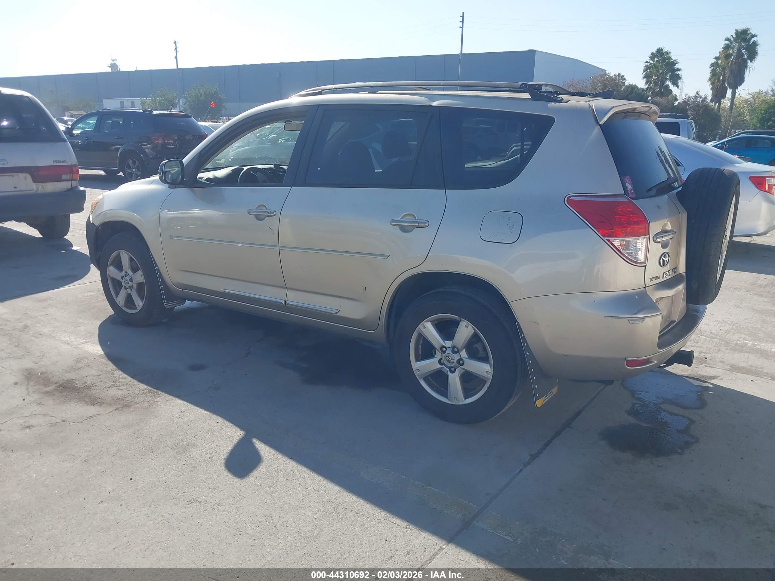 TOYOTA RAV4 image 3