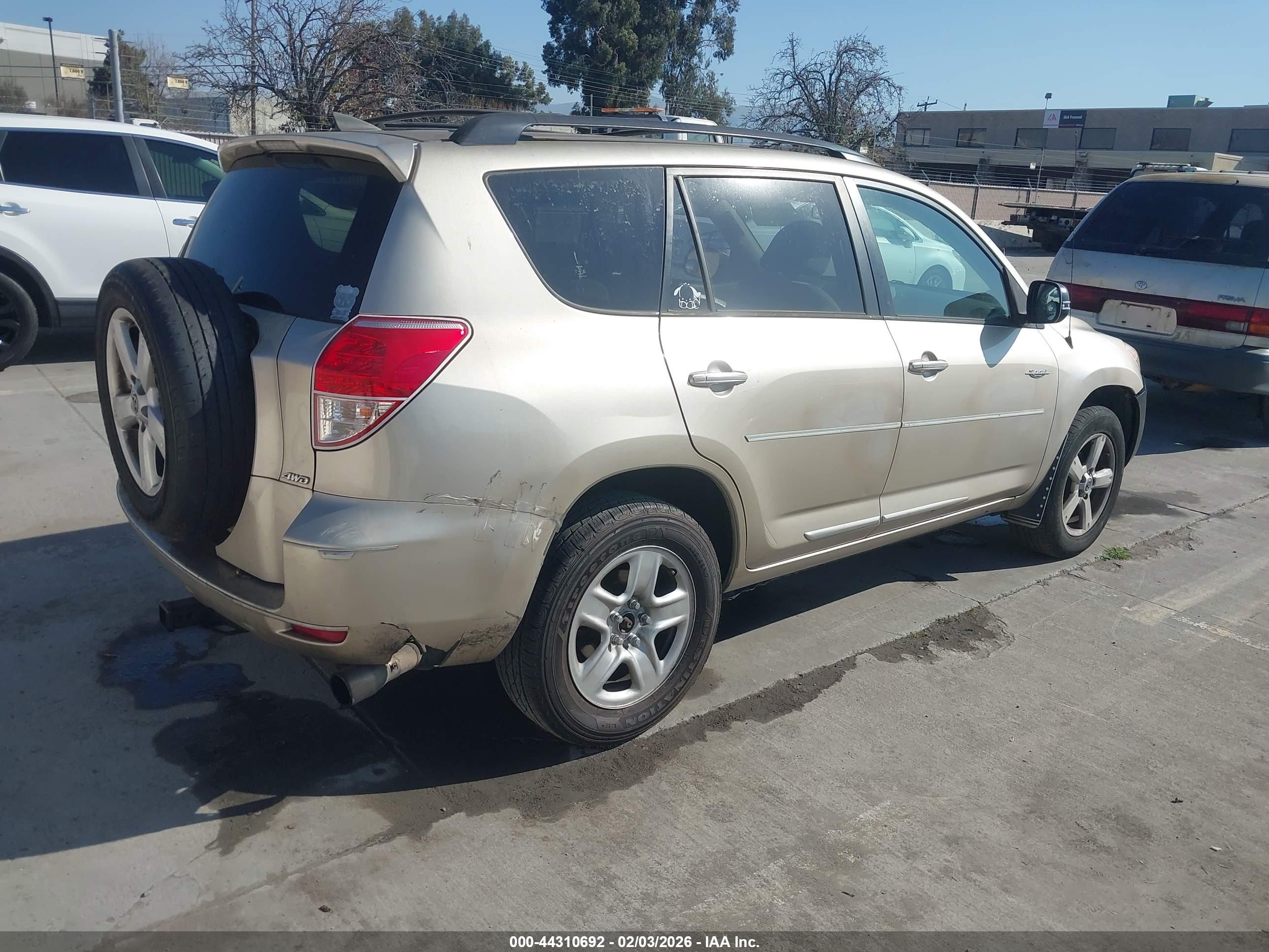 TOYOTA RAV4 image 4