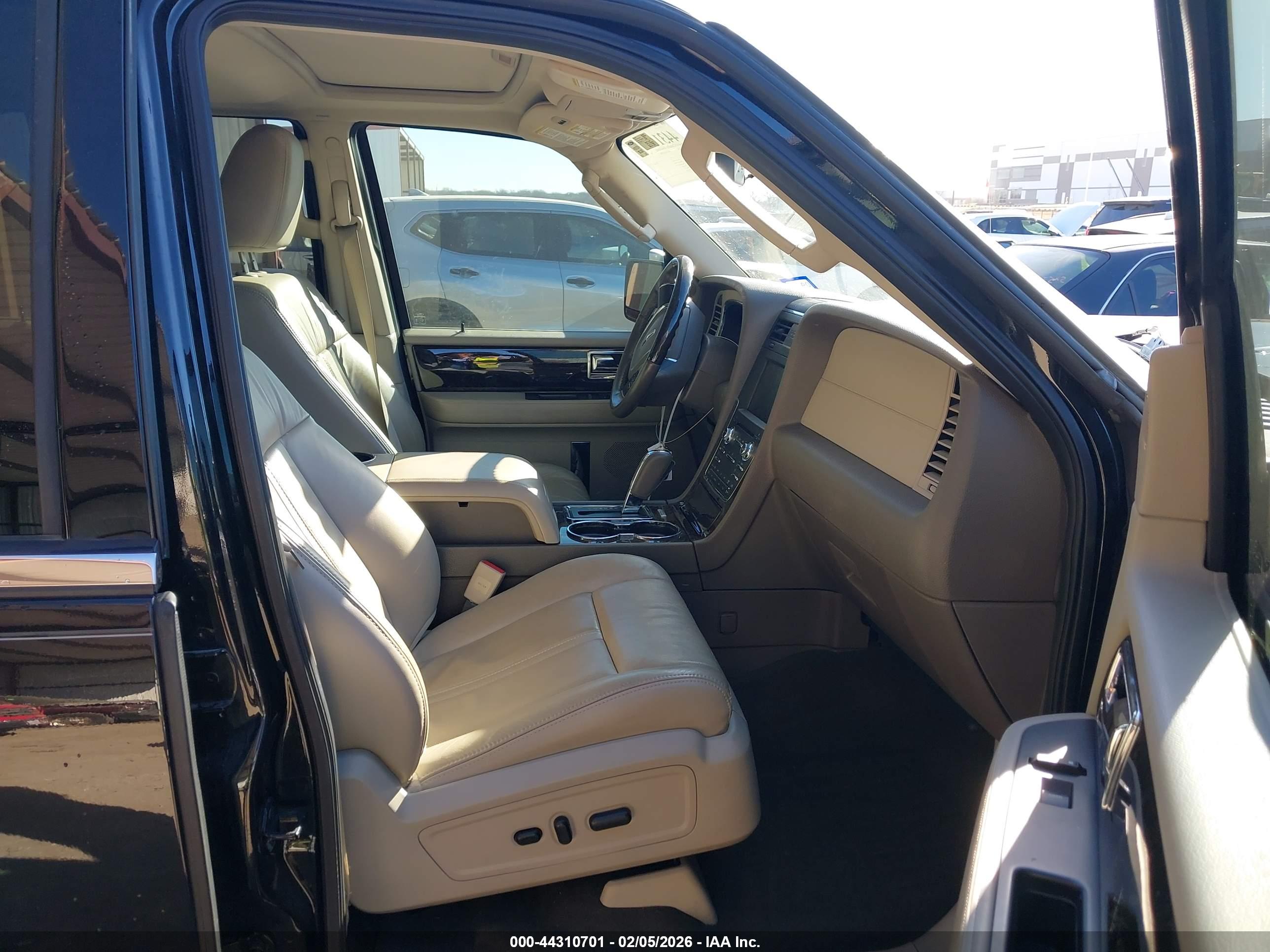 LINCOLN NAVIGATOR image 5