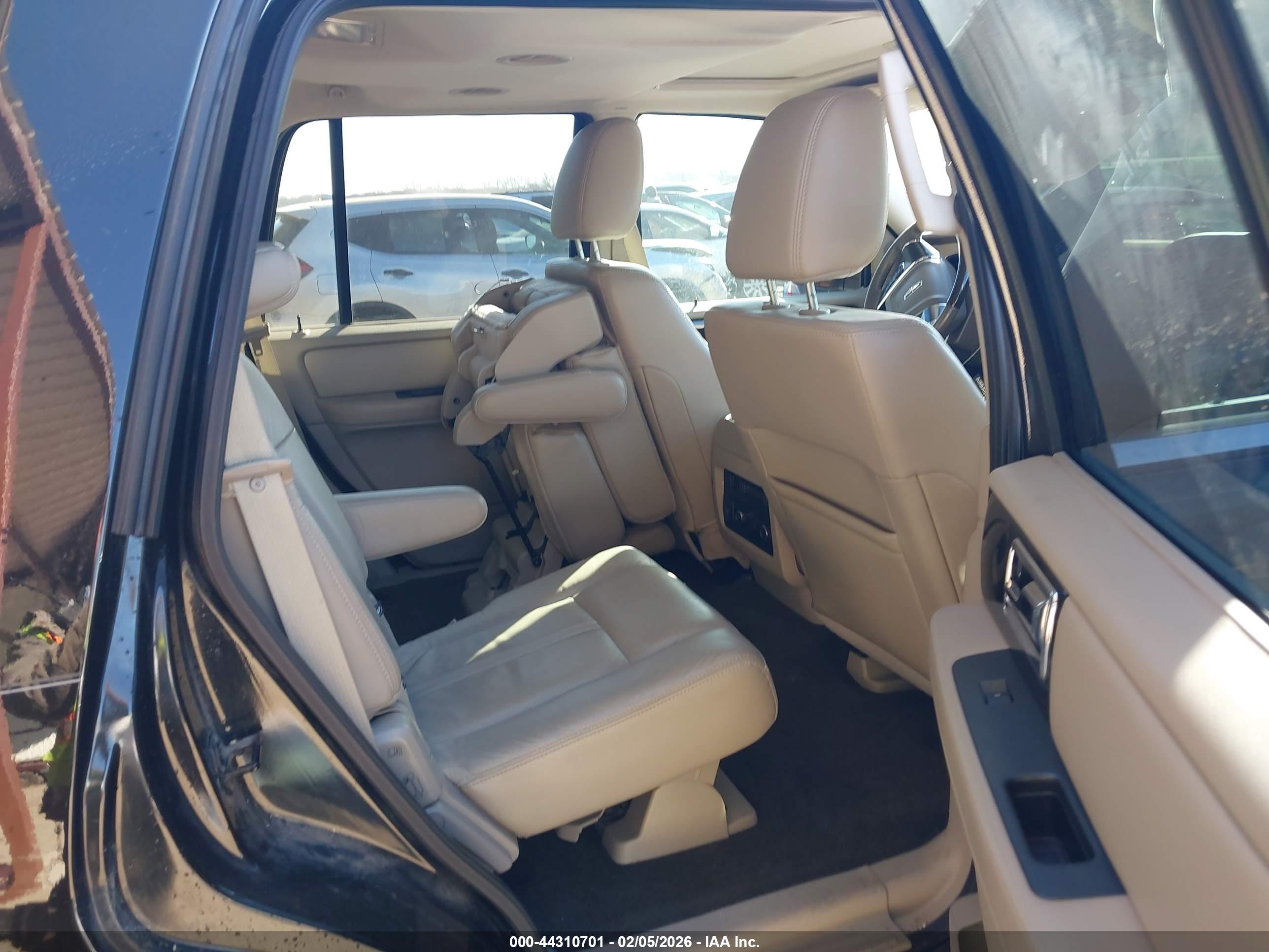 LINCOLN NAVIGATOR image 8