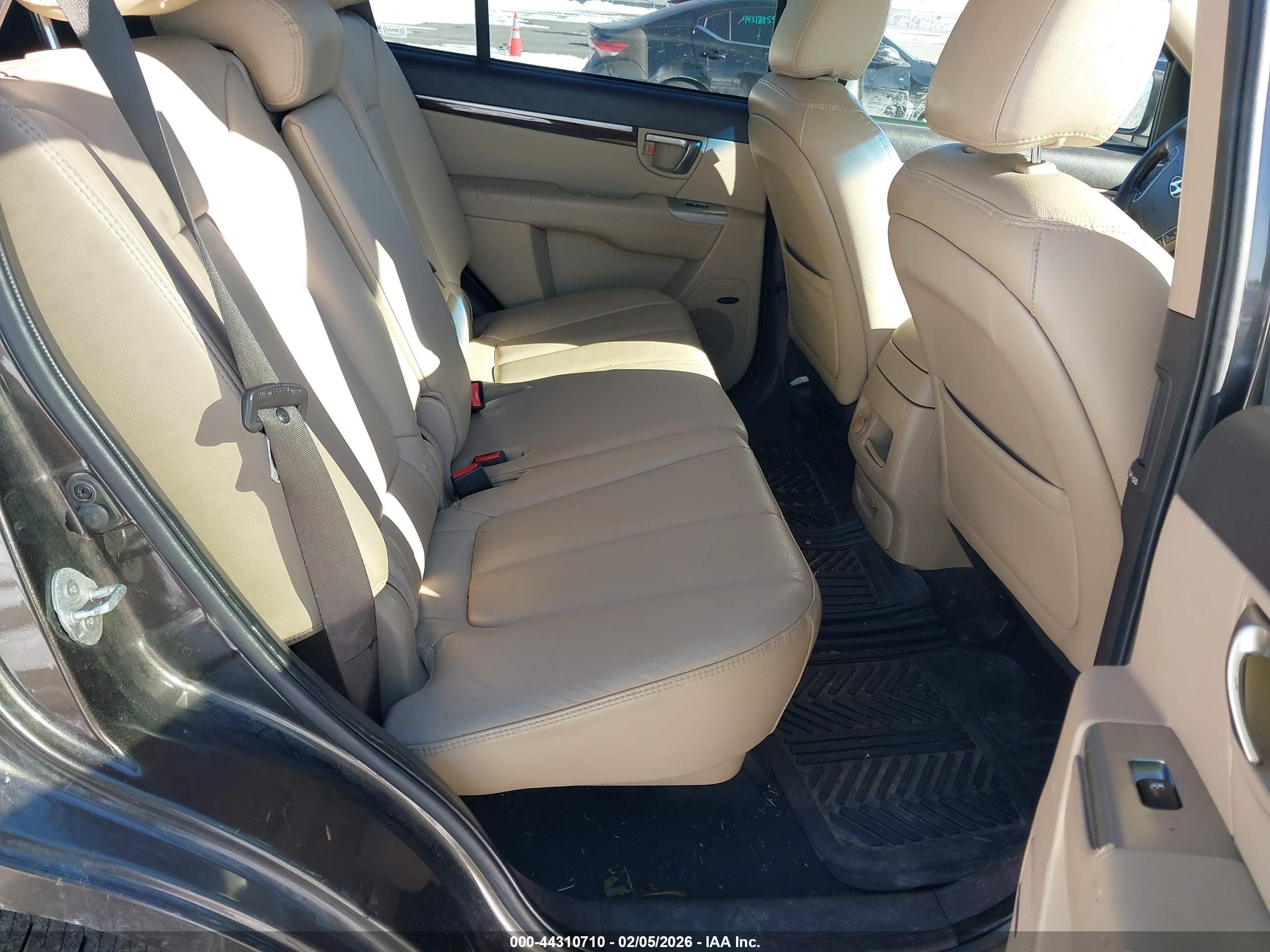 HYUNDAI SANTA image 8
