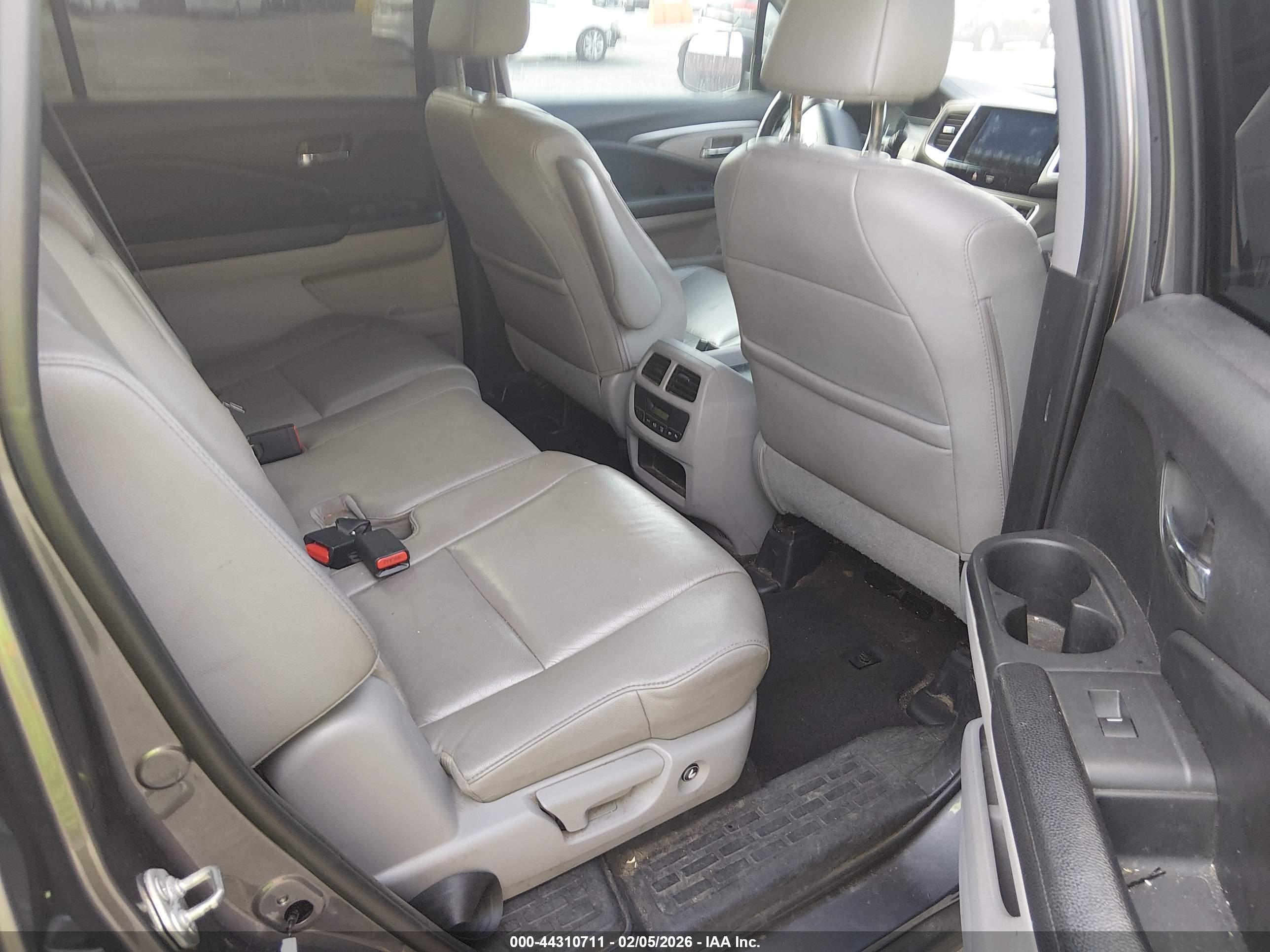 HONDA PILOT image 8