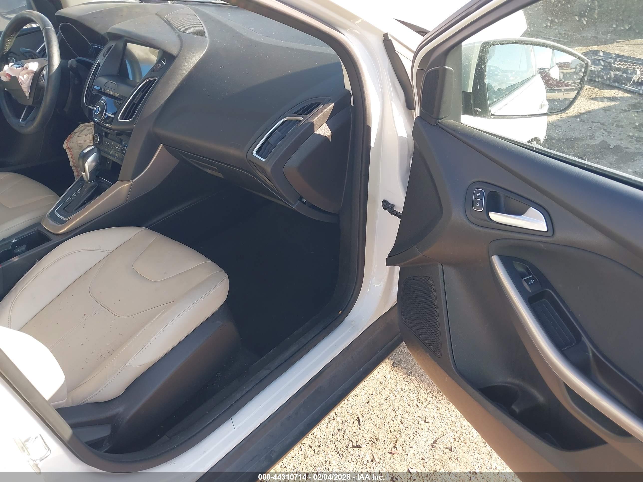 FORD FOCUS image 5