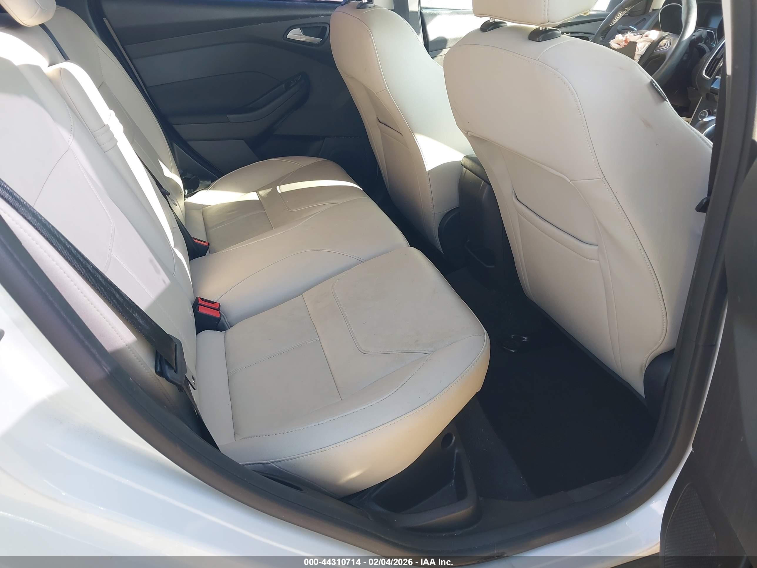 FORD FOCUS image 8