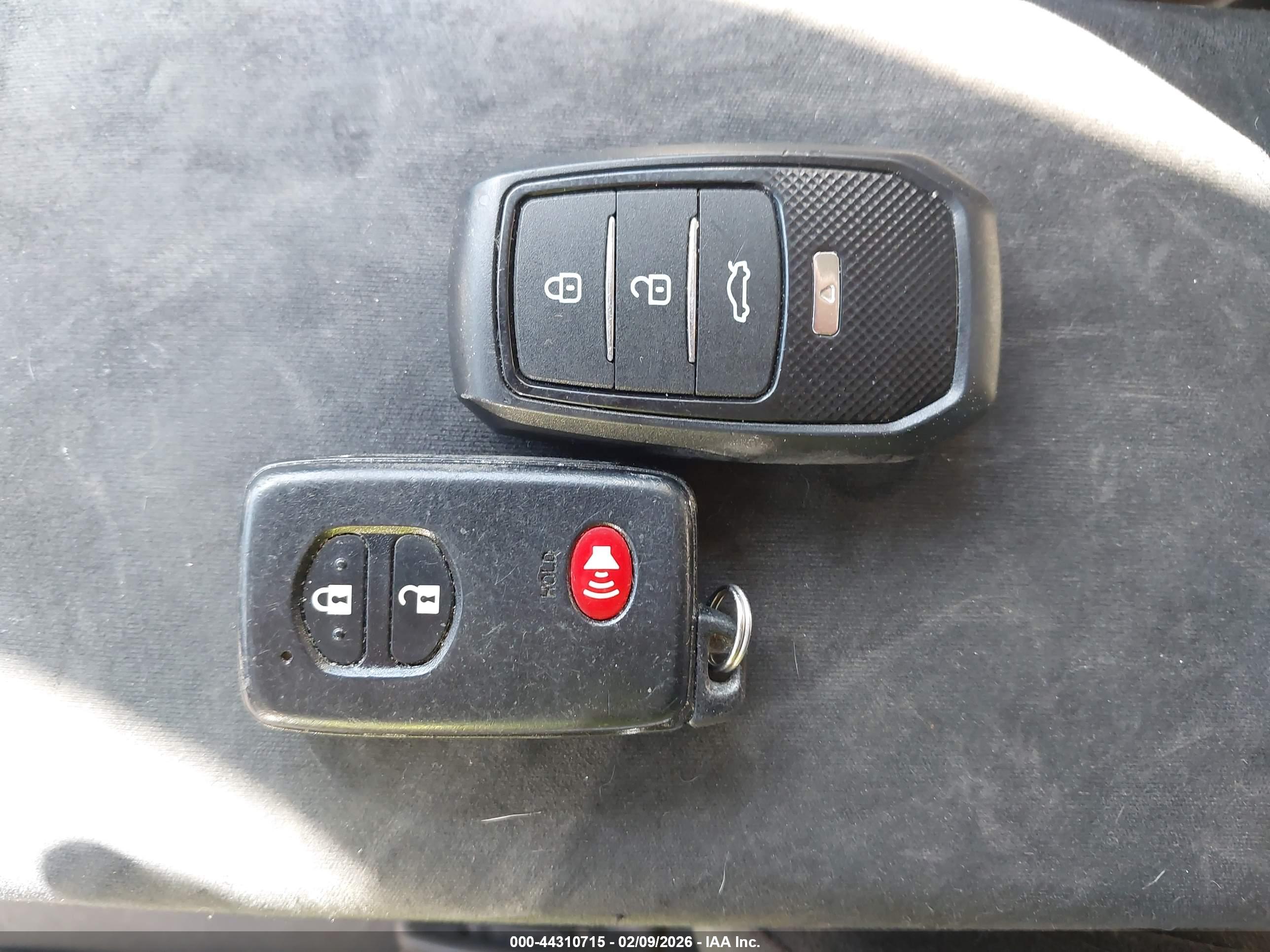 TOYOTA PRIUS image 11