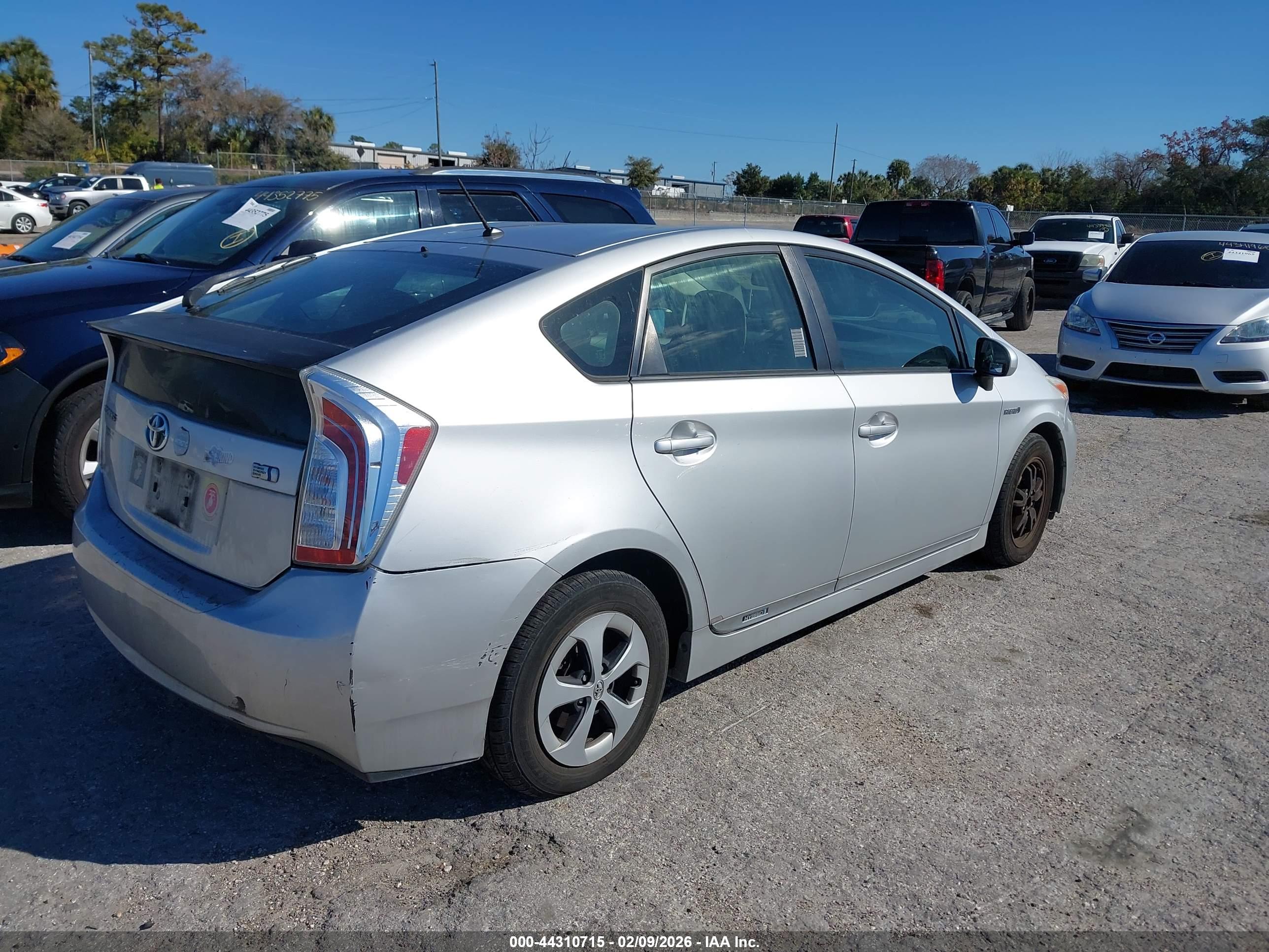 TOYOTA PRIUS image 4