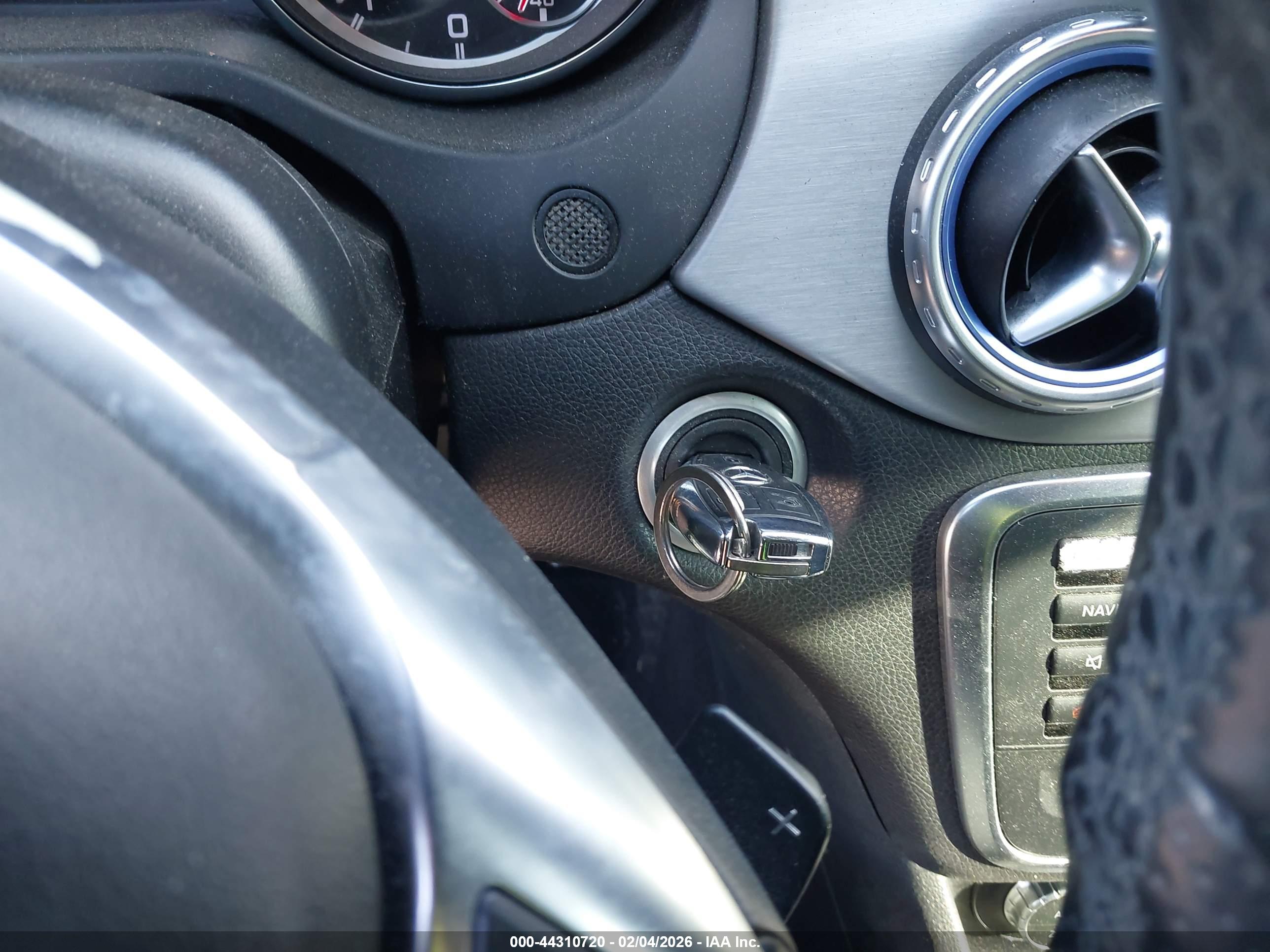 MERCEDES-BENZ GLA image 11